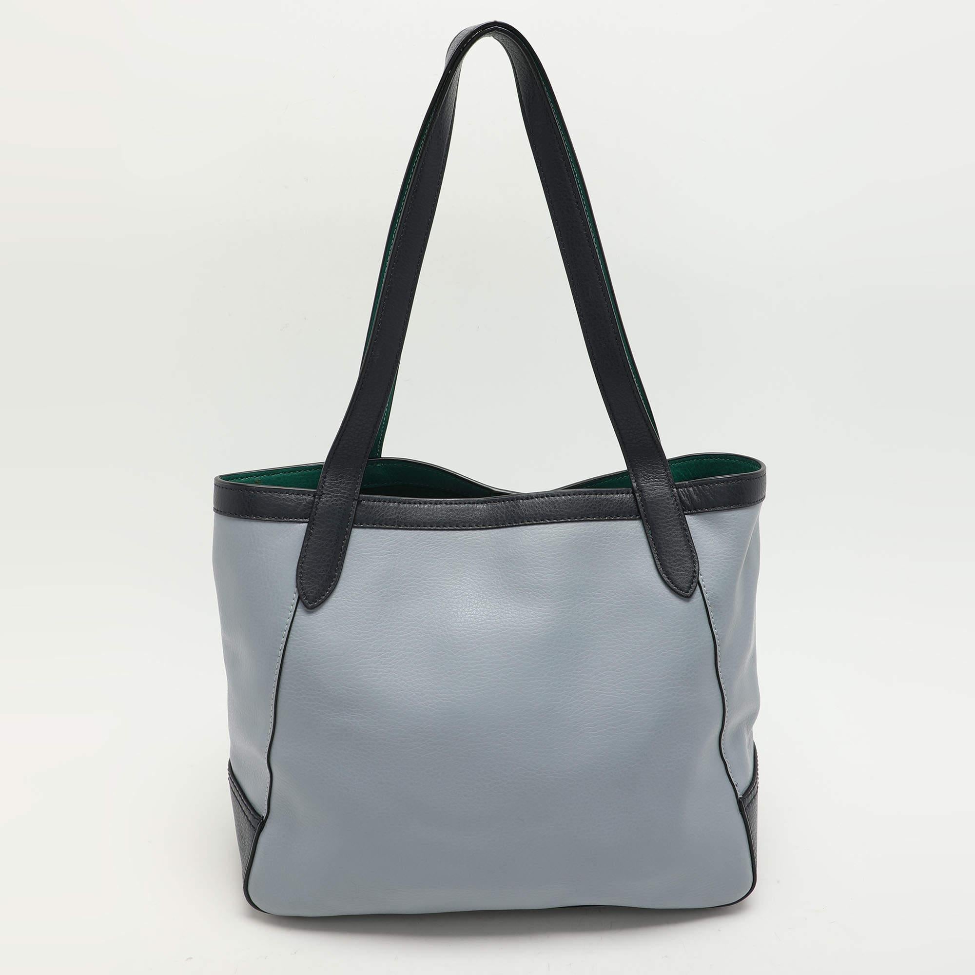 Coach Blue Leather Horse And Carriage Tote In Good Condition For Sale In Dubai, Al Qouz 2