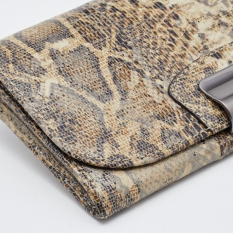 Cartera continental con solapa de piel repujada de pitón marrón/beige Coach en venta 1