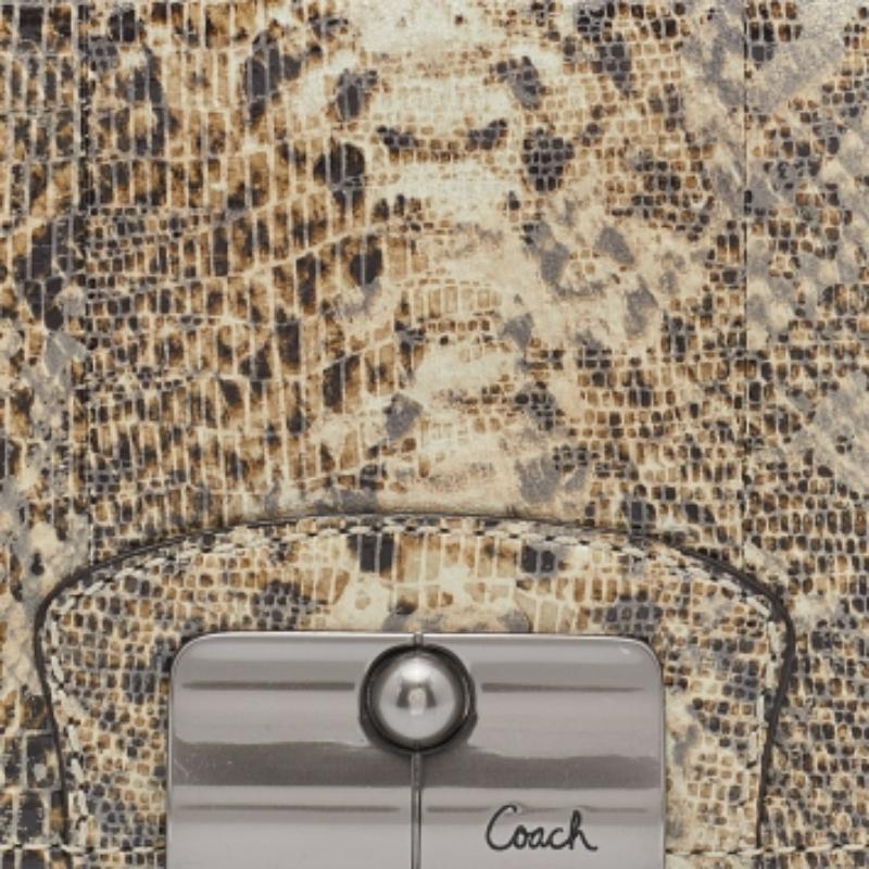 Cartera continental con solapa de piel repujada de pitón marrón/beige Coach en venta 4