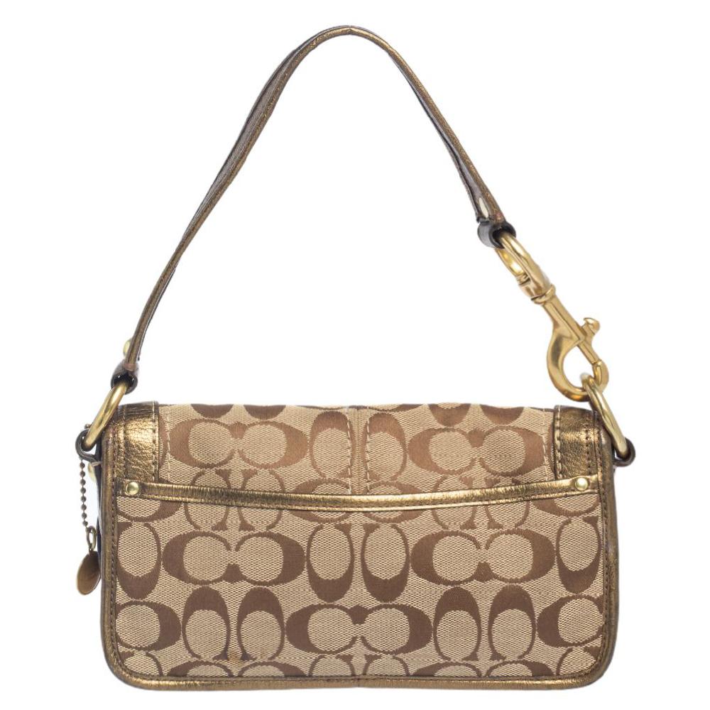 This fabulous bag in canvas and leather is artistically designed to help express your style. The bag has a flap, gold-tone hardware, and a single handle. Its satin interior is well-sized, making it both stylish and practical. This Coach bag is an