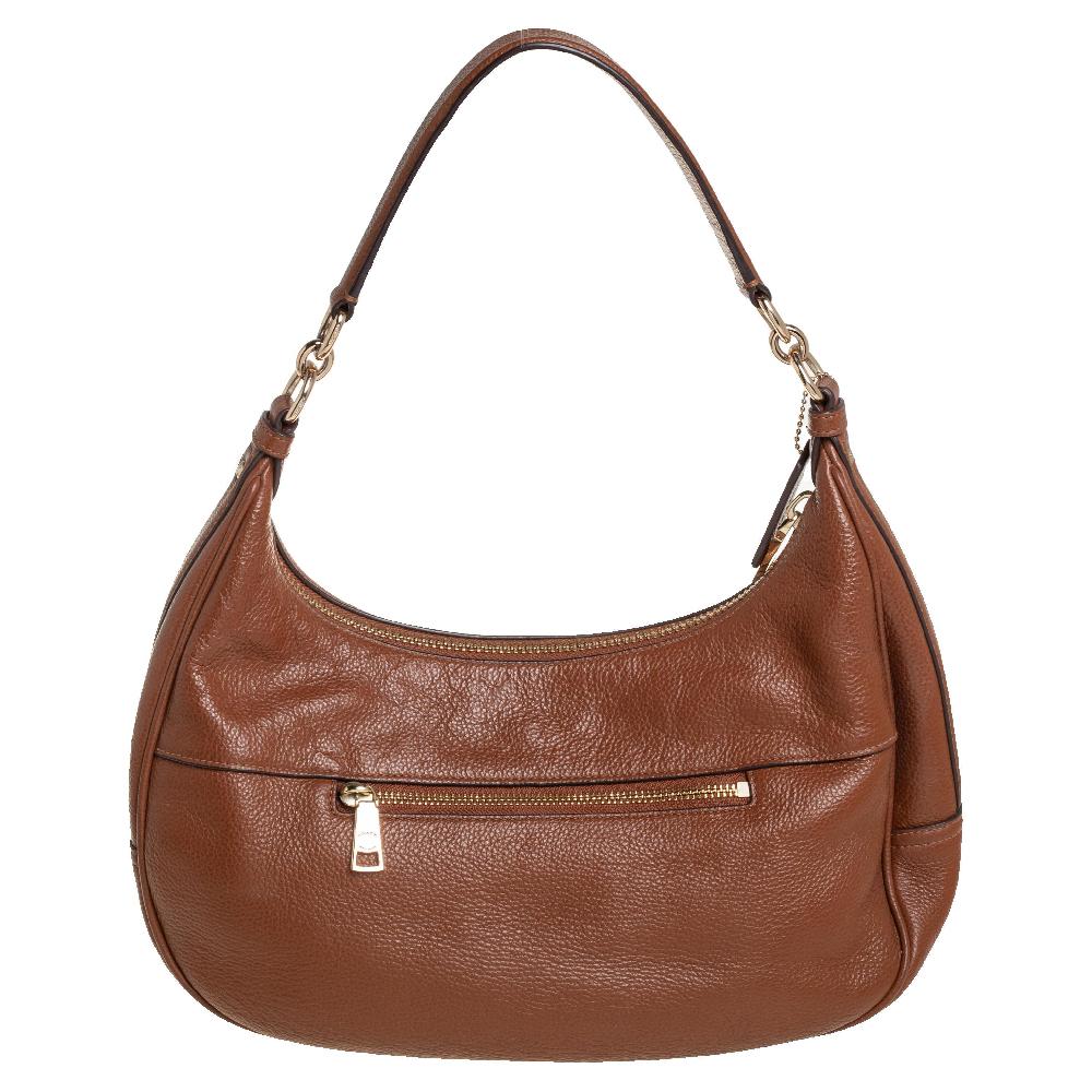 Handbags as lovely as this one are hard to come by. So, own this gorgeous Coach bag today and light up your closet! Crafted from brown grained leather, this stunning number has a spacious fabric interior and is wonderfully held by a handle and