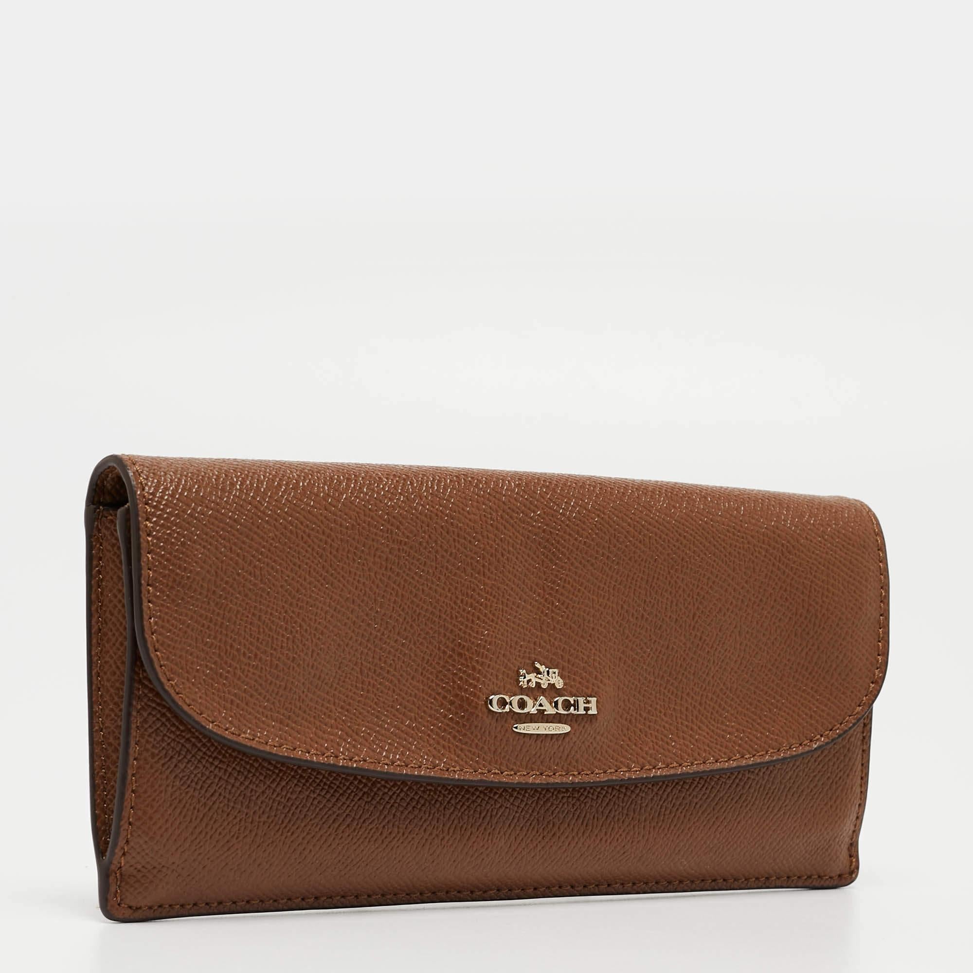 Coach Brown Leather Flap Continental Wallet In Good Condition For Sale In Dubai, Al Qouz 2