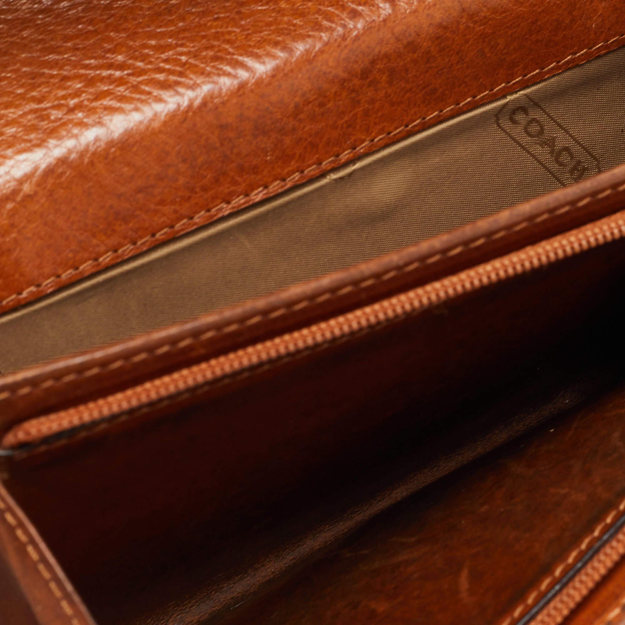 Compact and stylish, this wallet will be your favorite grab-and-go companion. Designed from quality materials, its interior is divided into different compartments to store your cards and cash perfectly.