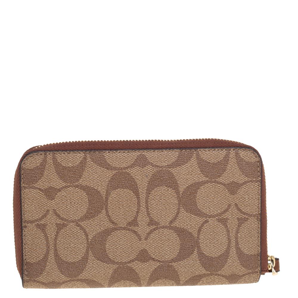 Functional and stylish, Coach's collections capture the effortless, nonchalant finesse of the modern woman. Crafted from signature canvas in a brown hue, this chic wallet features a compartmentalized interior. The sleek, understated silhouette is