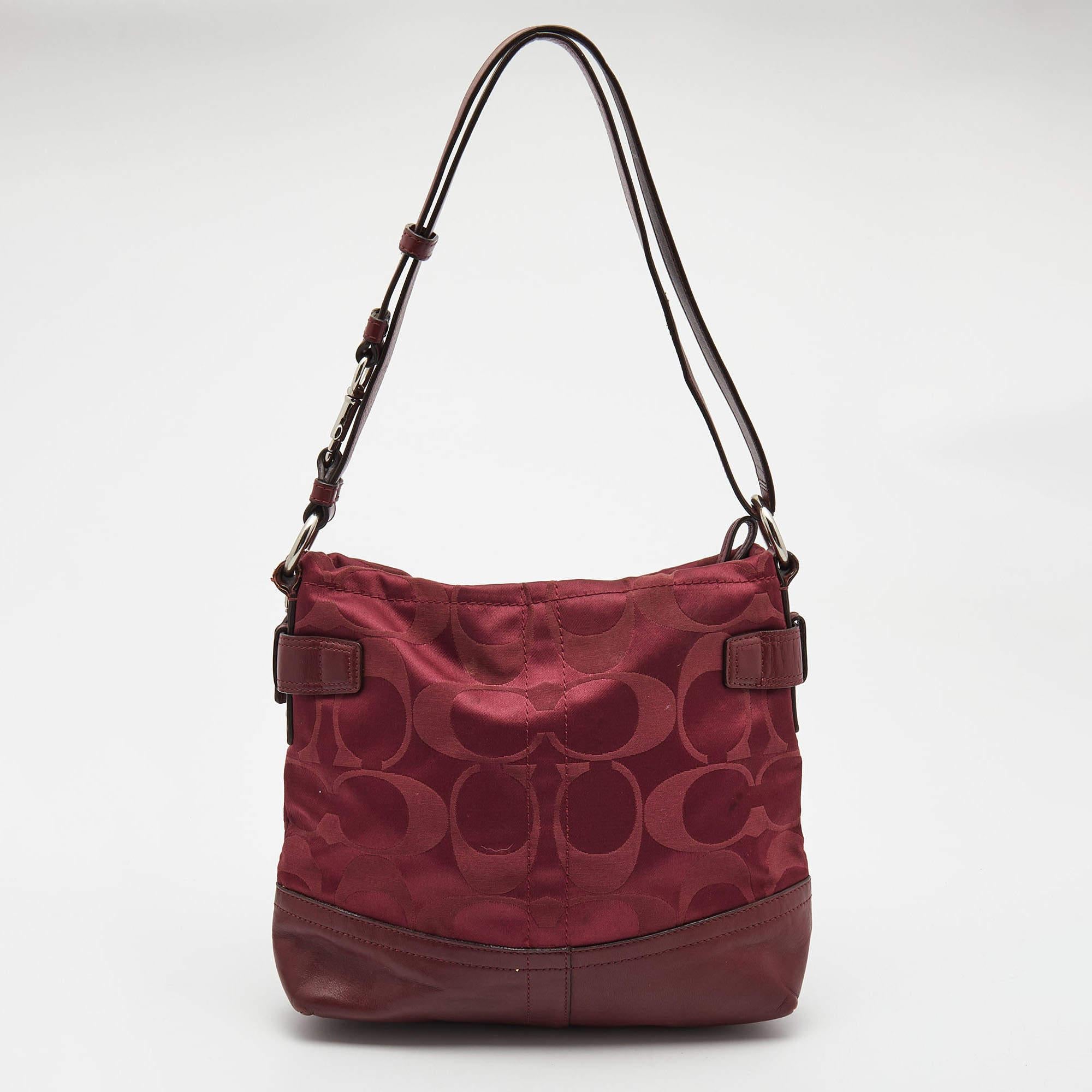Coach Burgundy Signature Satin and Leather Chain Detail Hobo In Fair Condition In Dubai, Al Qouz 2