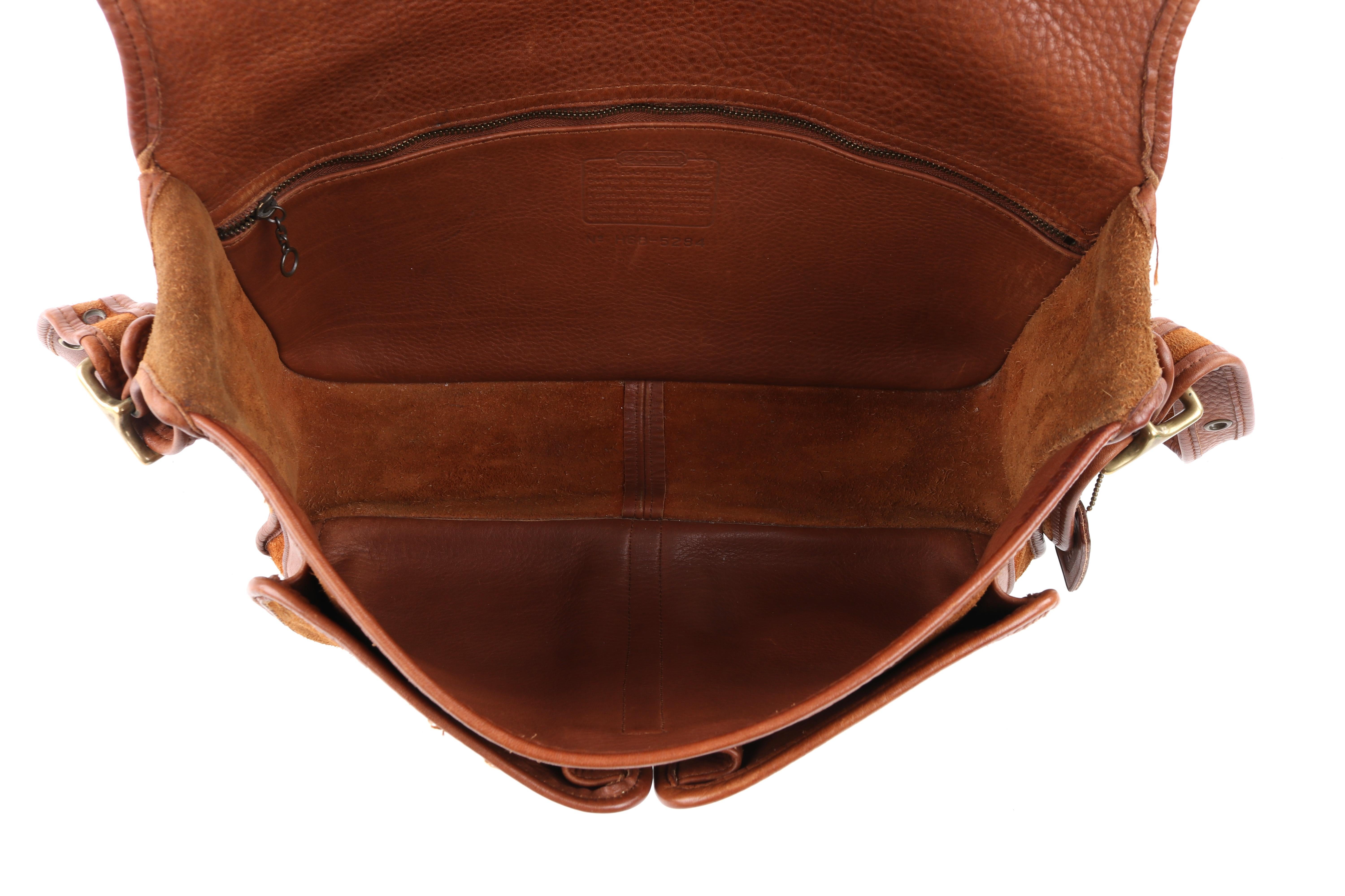 COACH c.1996 Vtg Brown Suede Leather Crossbody Messenger Field Bag Purse Handbag For Sale 4