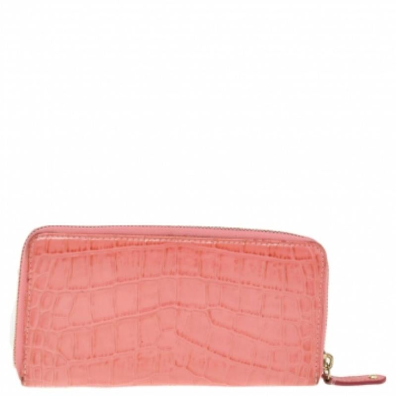 Coach Coral Pink Croc Embossed Leather Zip Around Wallet In Good Condition In Dubai, Al Qouz 2