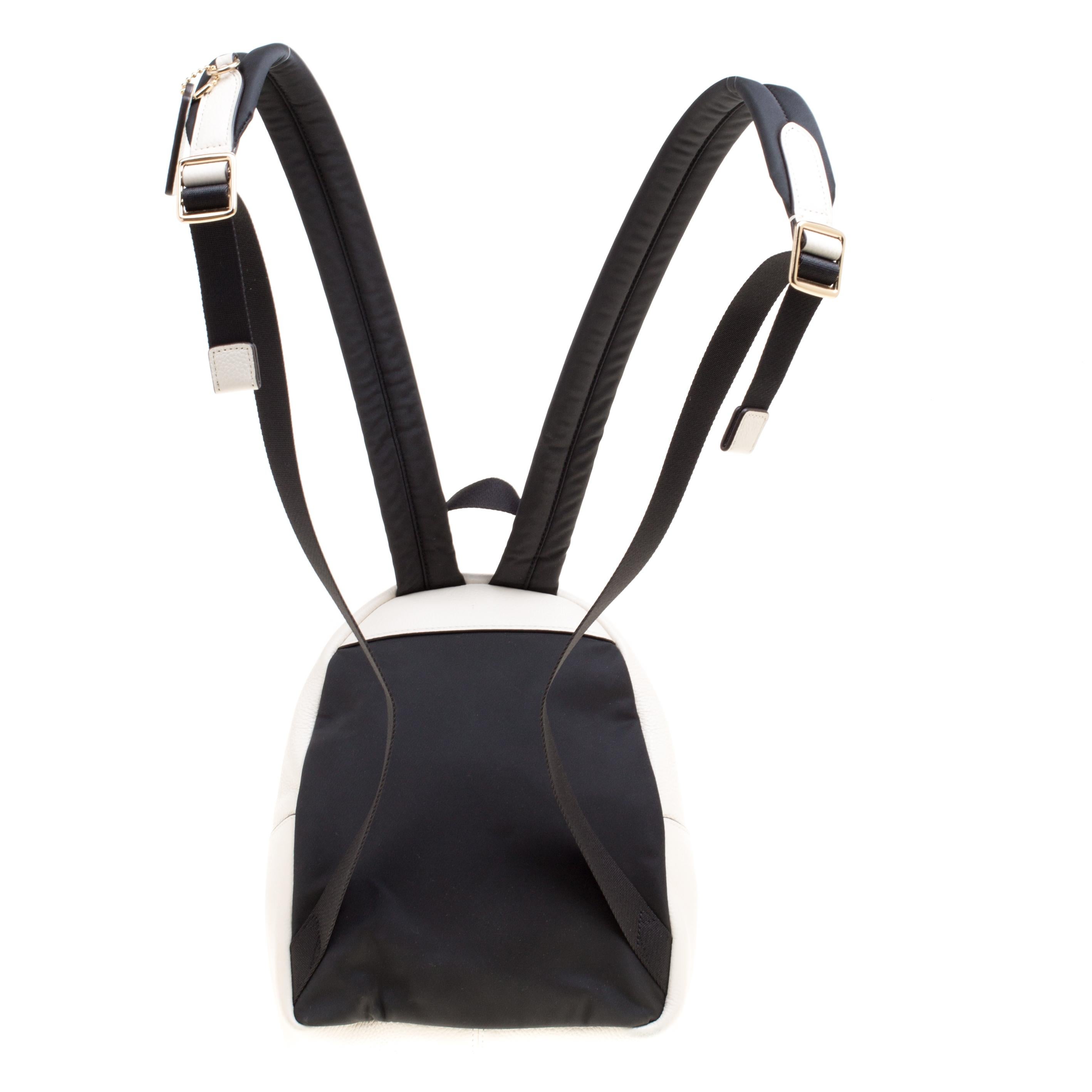 To accompany all your casual outings in the most fashionable way, Coach brings you this Charlie backpack that boasts of fabulous style and outstanding details. It flaunts a front pocket, one main fabric compartment and shoulder straps.

Includes: