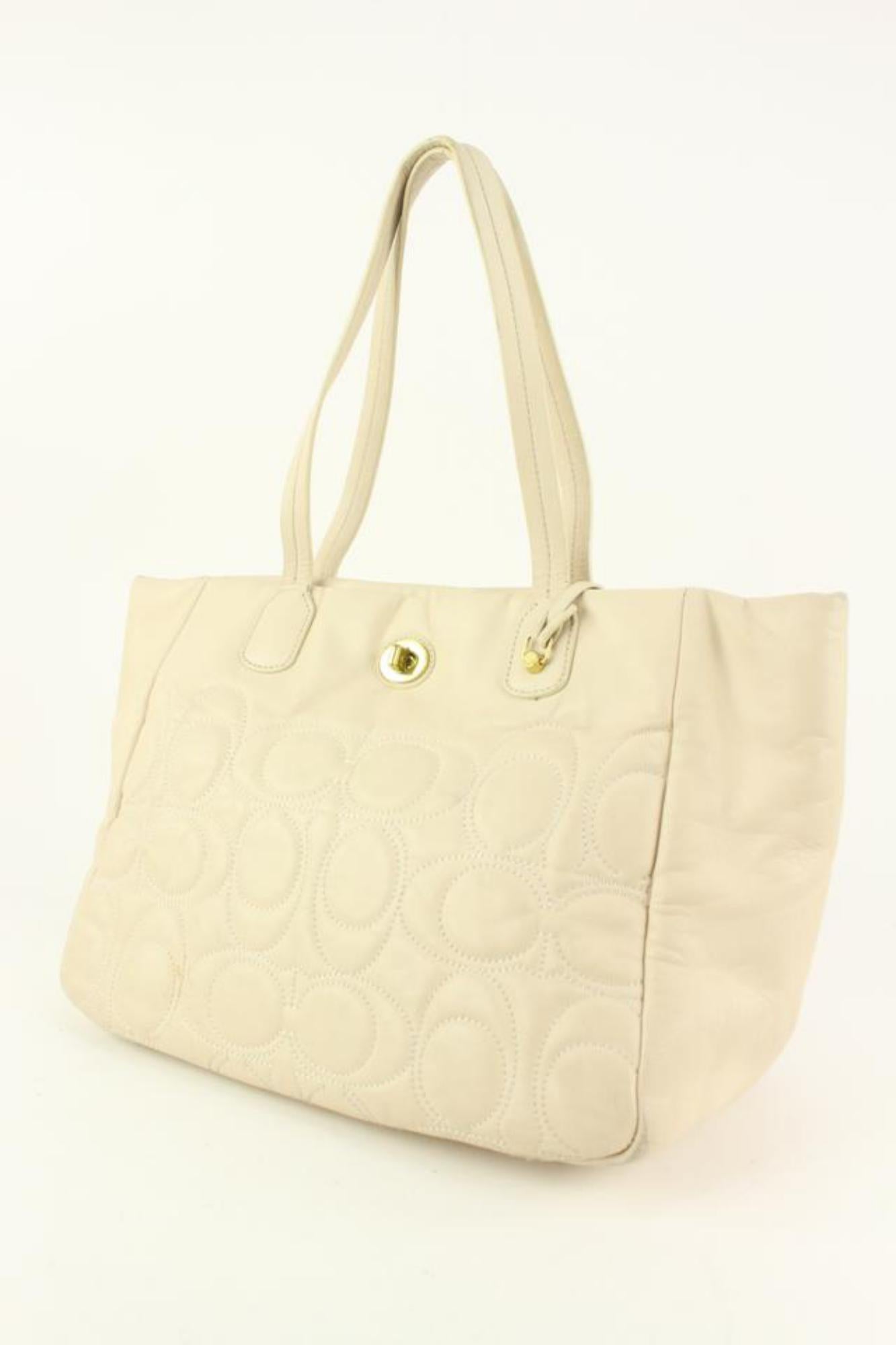 Coach Cream Quilted Shopper Tote bag 17CH1029
Date Code/Serial Number: NH1273-21237
Measurements: Length: 12.5 