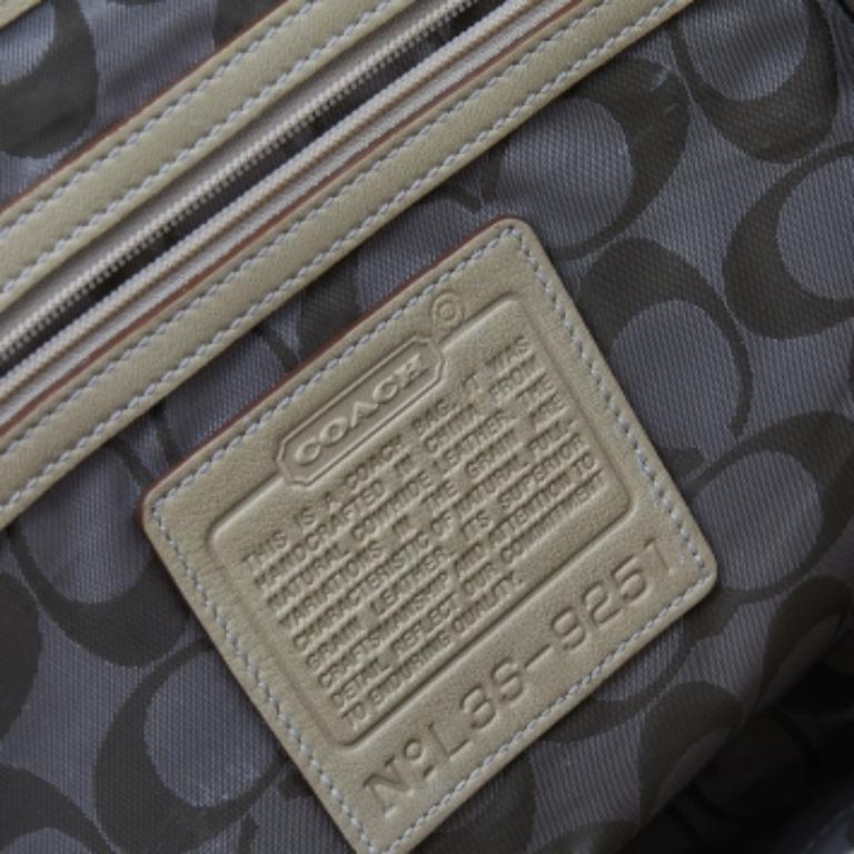 Coach Cream Soho Hamptons Buckle Leather Satchel In Good Condition In Dubai, Al Qouz 2
