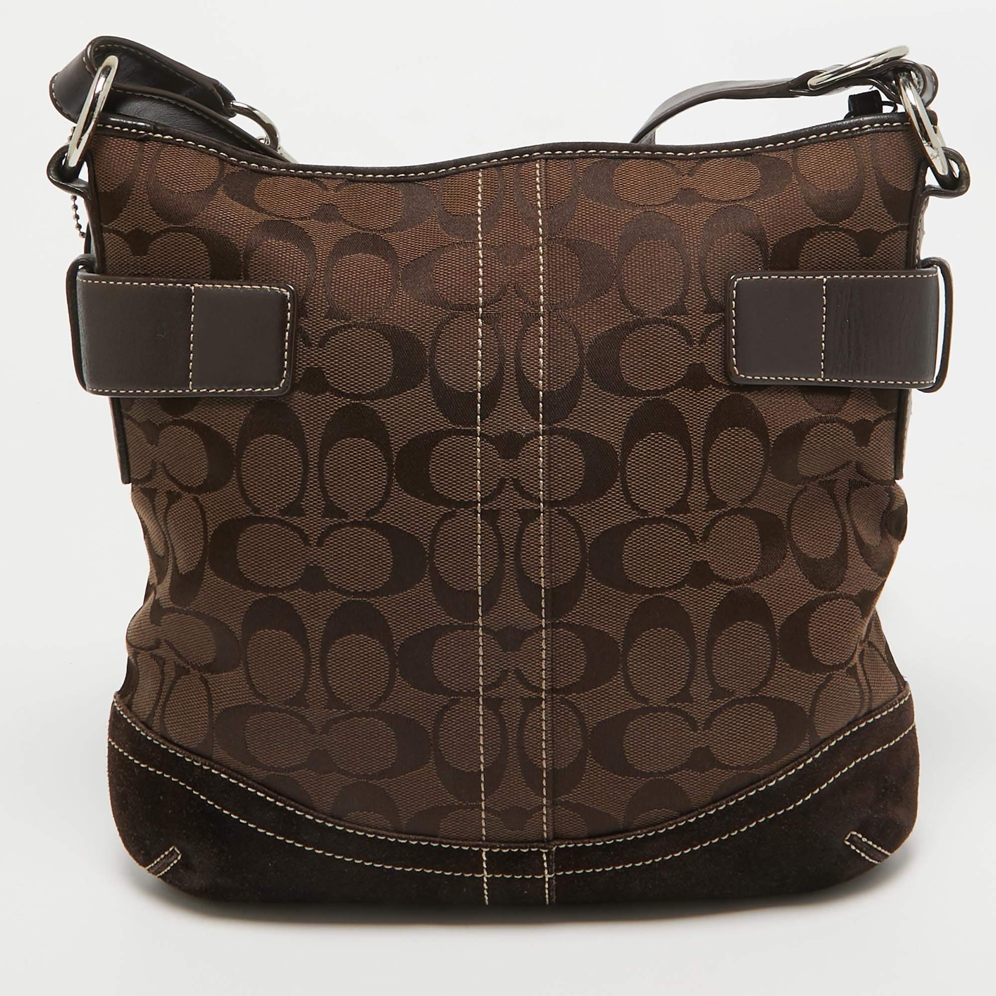 Bolso Crossbody de lona y ante Coach Marrón Oscuro Signature en Bueno Estado en Dubai, Al Qouz 2
