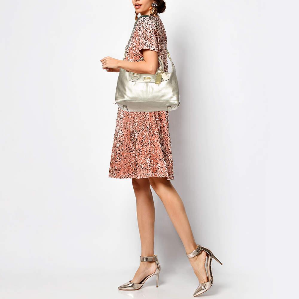 Thoughtful details  high quality  and everyday convenience mark this designer bag for women by Coach. The bag is sewn with skill to deliver a refined look and an impeccable finish.