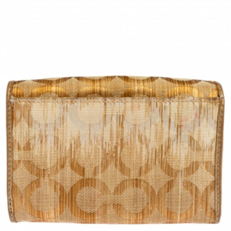 Portafoglio compatto in tela e pelle Coach Gold Ombre Signature Op Art In condizioni discrete a Dubai, Al Qouz 2