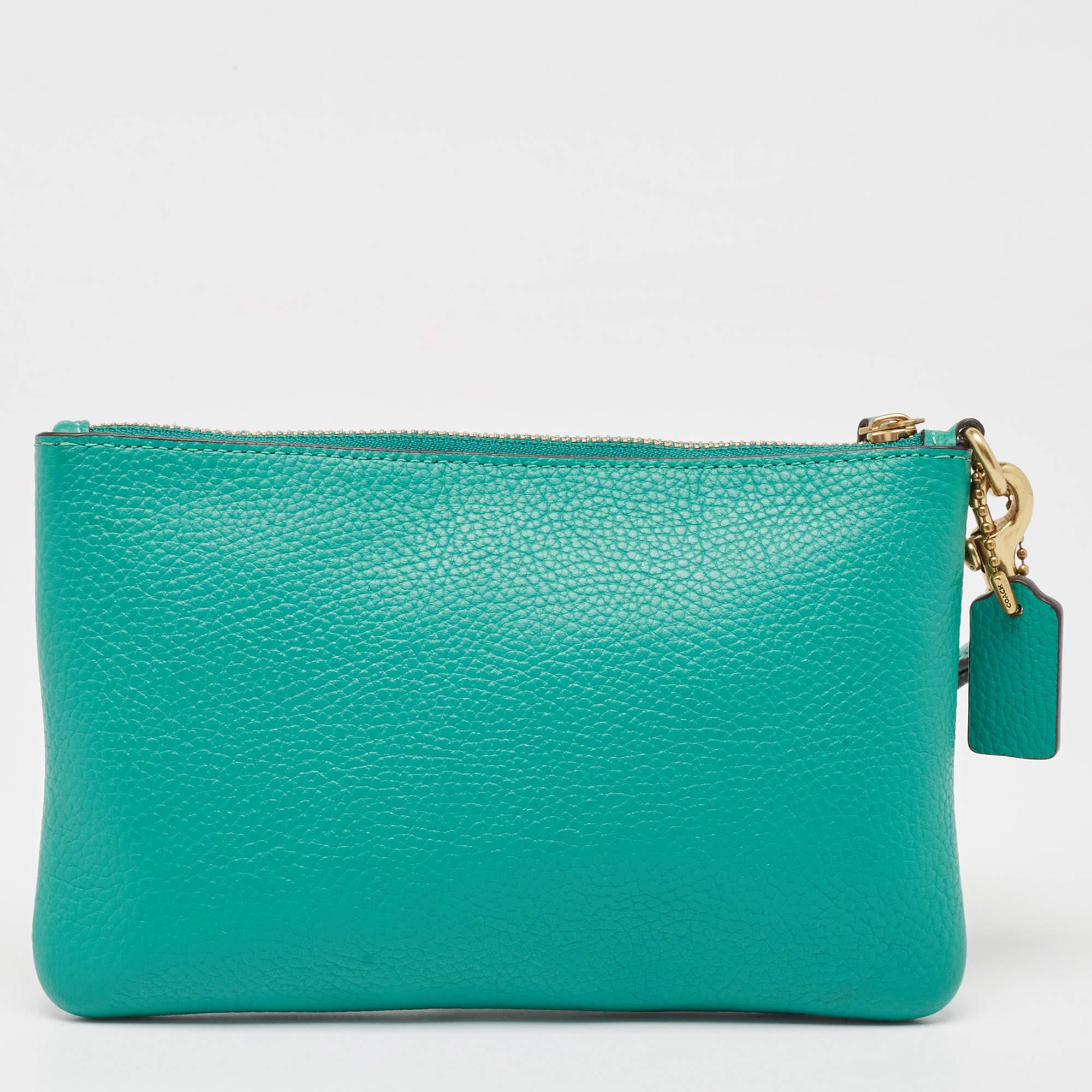 Women's Coach Green Leather Wristlet Zip Pouch For Sale