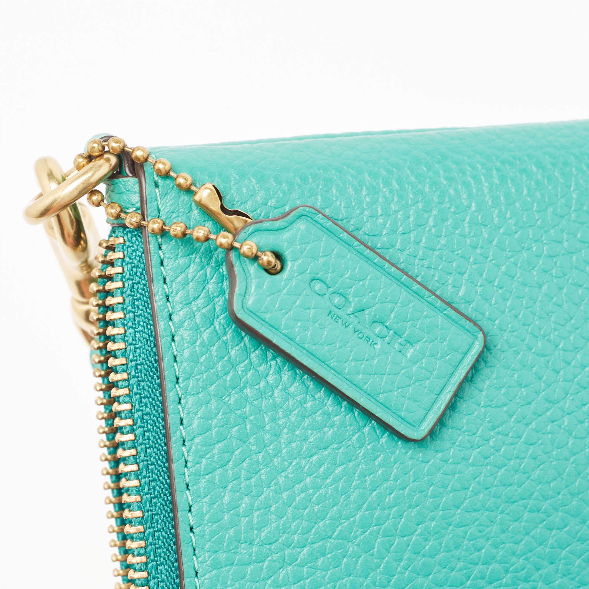 Coach Green Leather Wristlet Zip Pouch For Sale 2