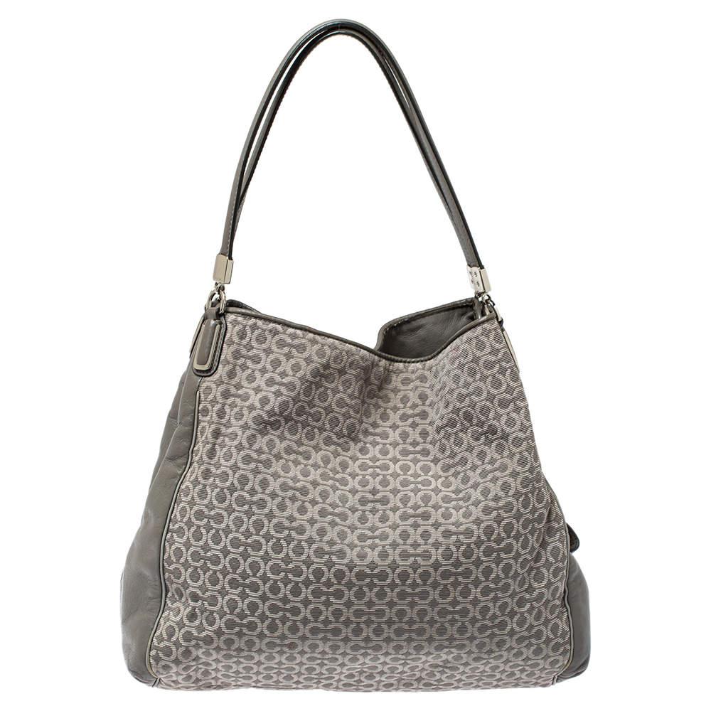 Coach Grey Signature Canvas and Leather Edie 31 Shoulder Bag In Good Condition In Dubai, Al Qouz 2