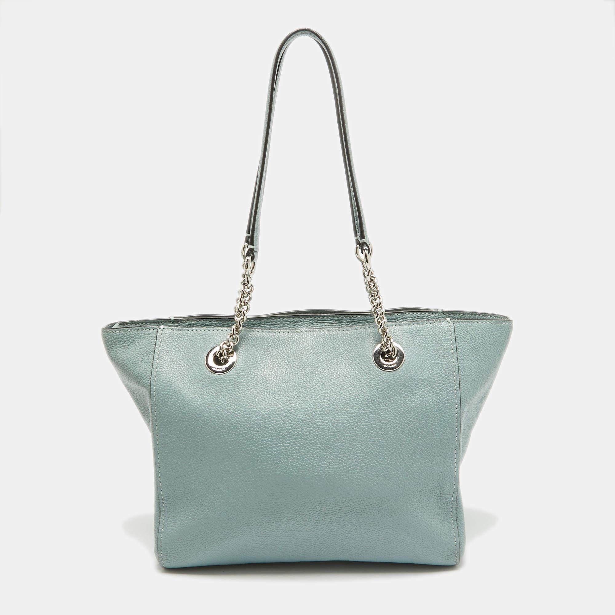 Coach Light Blue Leather Turnlock Chain Tote In Good Condition In Dubai, Al Qouz 2