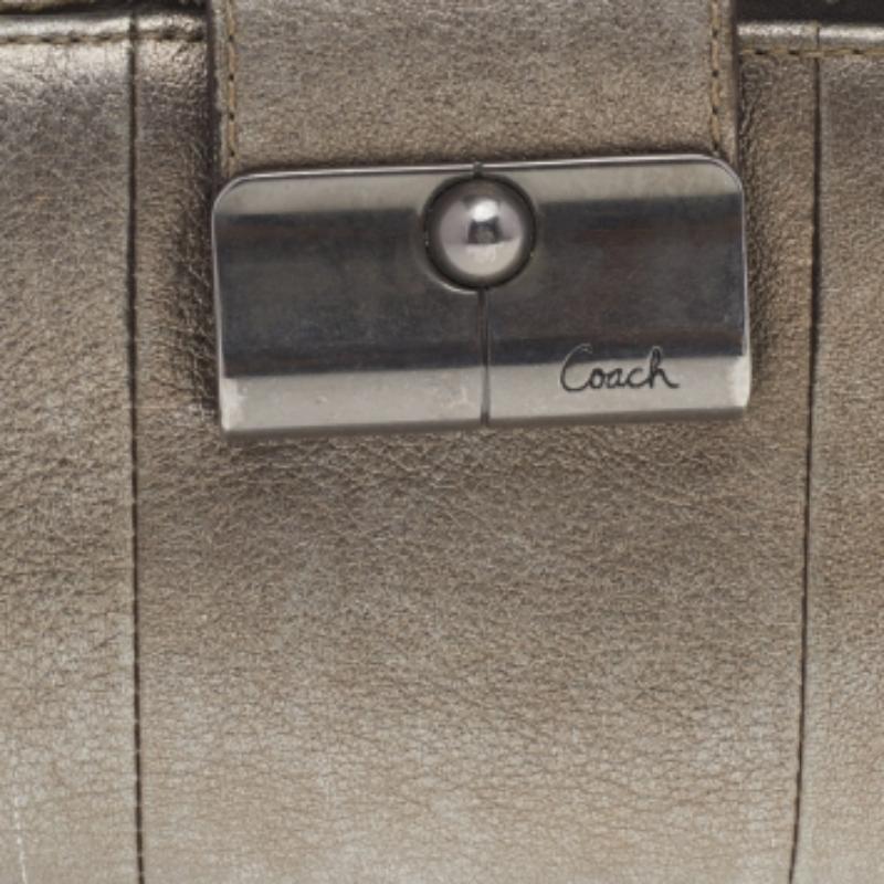 Portafoglio compatto in pelle oro metallizzato Coach 1