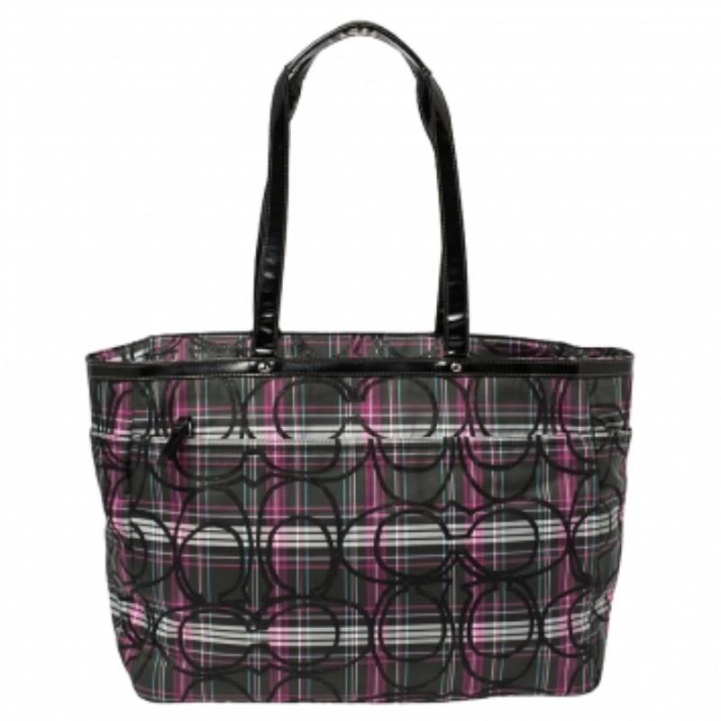 Coach Multicolor Canvas and Patent Leather Diaper Bag In Fair Condition For Sale In Dubai, Al Qouz 2