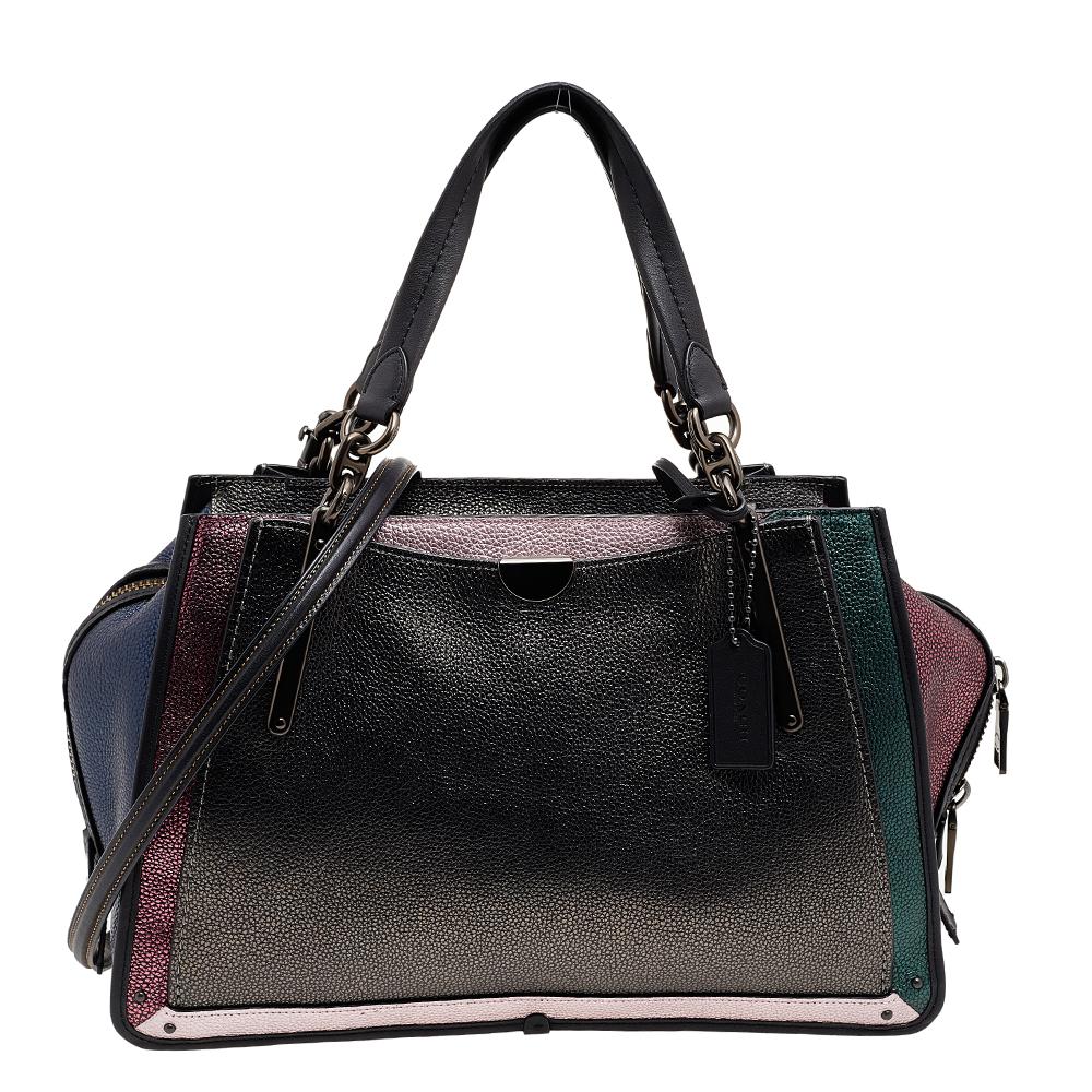 From the House of Coach, this Dreamer 36 satchel is surely worth the investment. It is made from multicolored leather on the exterior and comes with black-toned hardware and dual handles. It is provided with a fabric-lined interior. Carry this