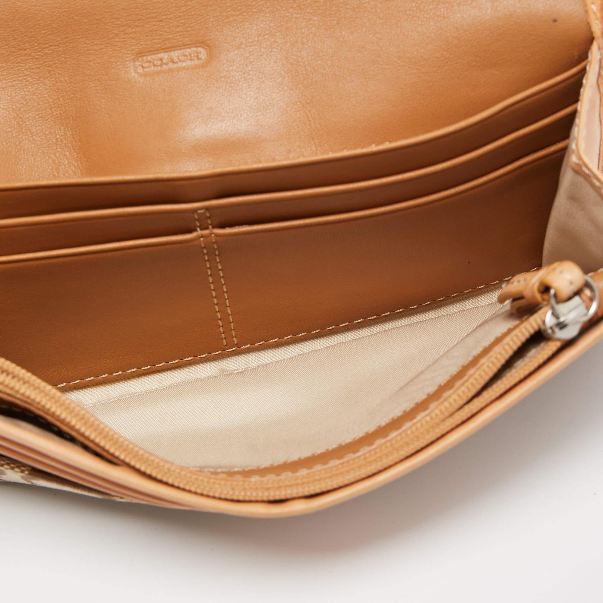 Designed to perfection and crafted from canvas and leather this wallet will be your go to accessory. Carry your monetary essentials and put together a signature look with this wallet from Coach. Characterized by beige and natural shades this wallet