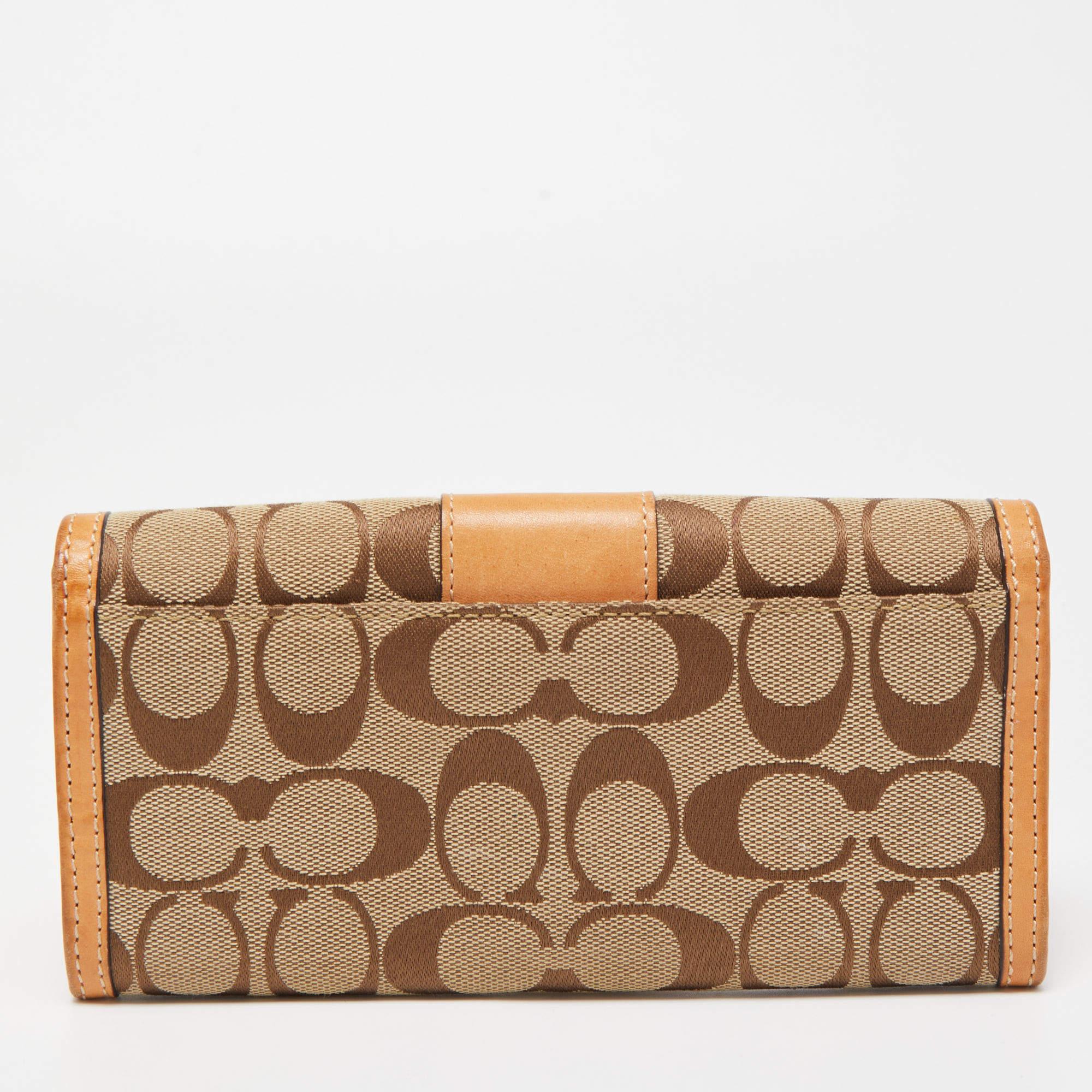 Coach Natural/Beige Signature Canvas and Leather Flap Continental Wallet In Good Condition For Sale In Dubai, Al Qouz 2