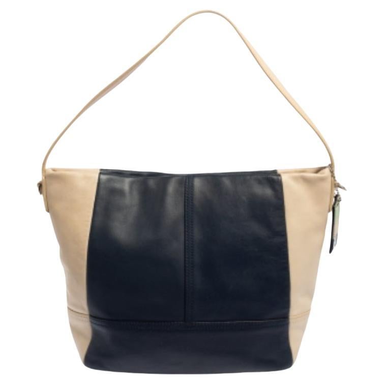 Simple, sophisticated, and stylish, this Coach handbag for women is a closet staple. It has been crafted from leather in beige and blue shades. The creation is equipped with a spacious interior for your daily essentials and a shoulder strap.