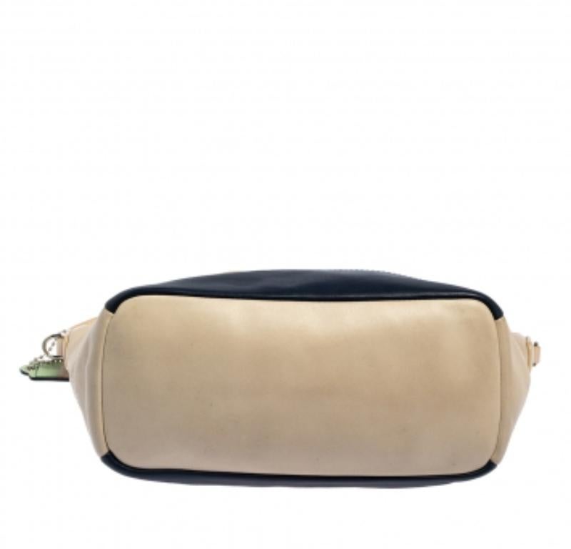 Coach Navy Blue/Beige Leather Legacy Weekend Hobo In Fair Condition For Sale In Dubai, Al Qouz 2