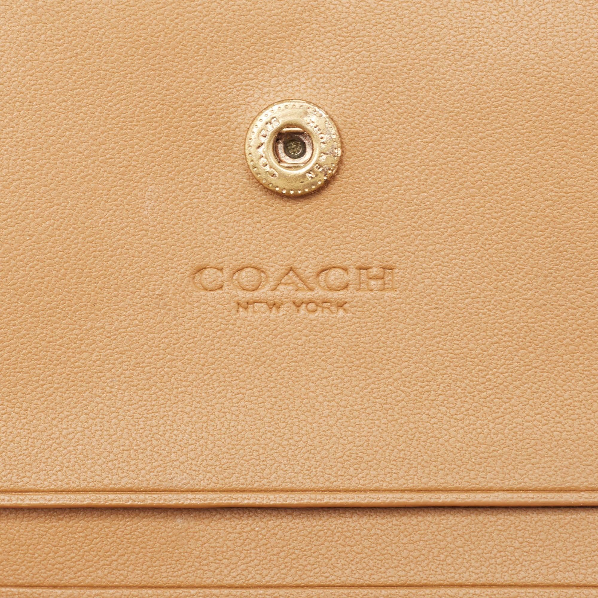 Coach Off White/Brown Leather Snap Compact Wallet For Sale 5