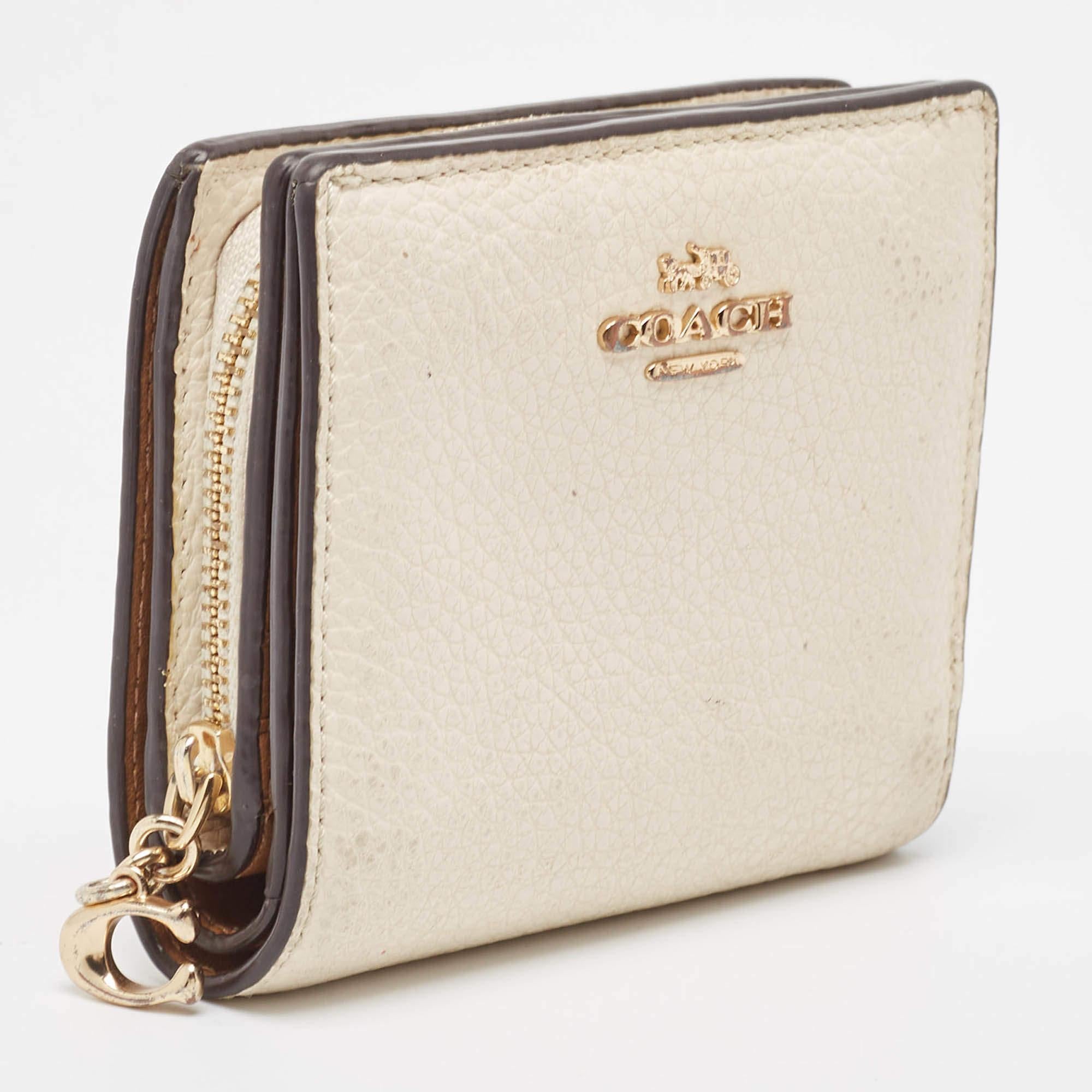 Coach Off White/Brown Leather Snap Compact Wallet For Sale 1