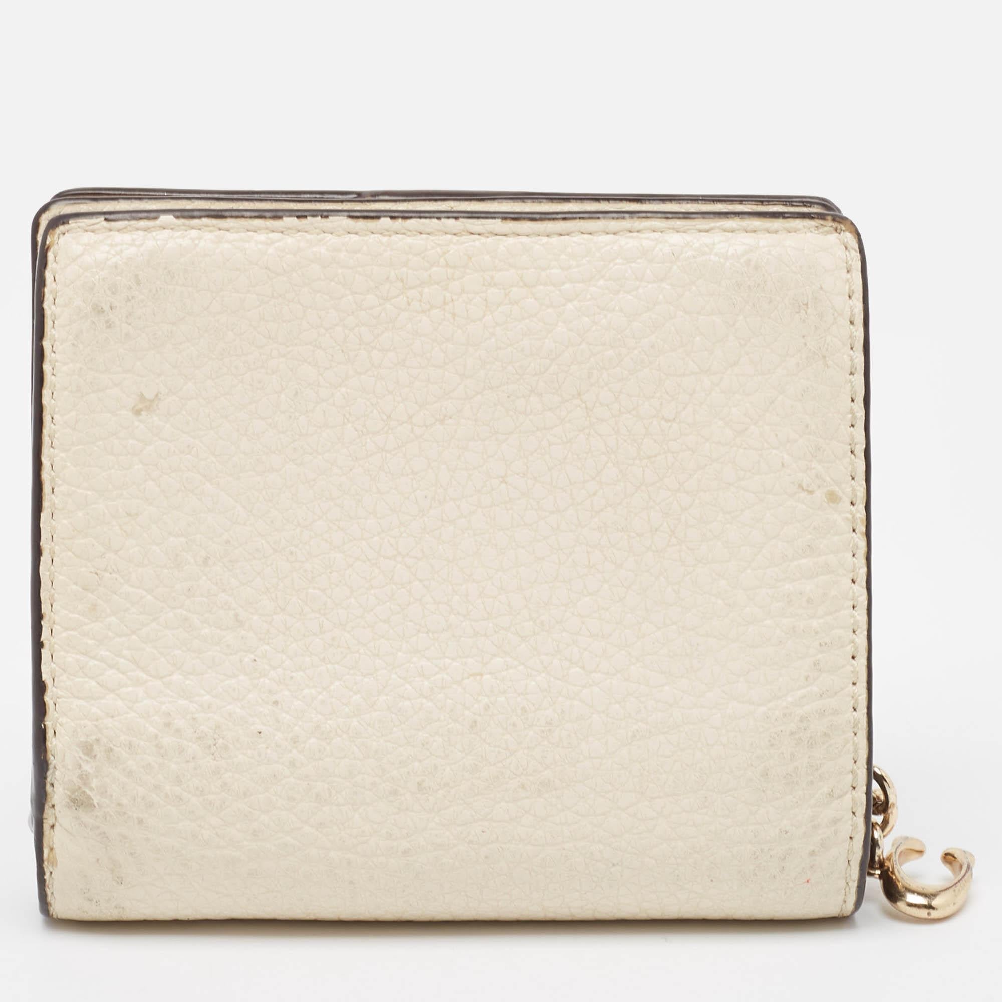Coach Off White/Brown Leather Snap Compact Wallet For Sale 2