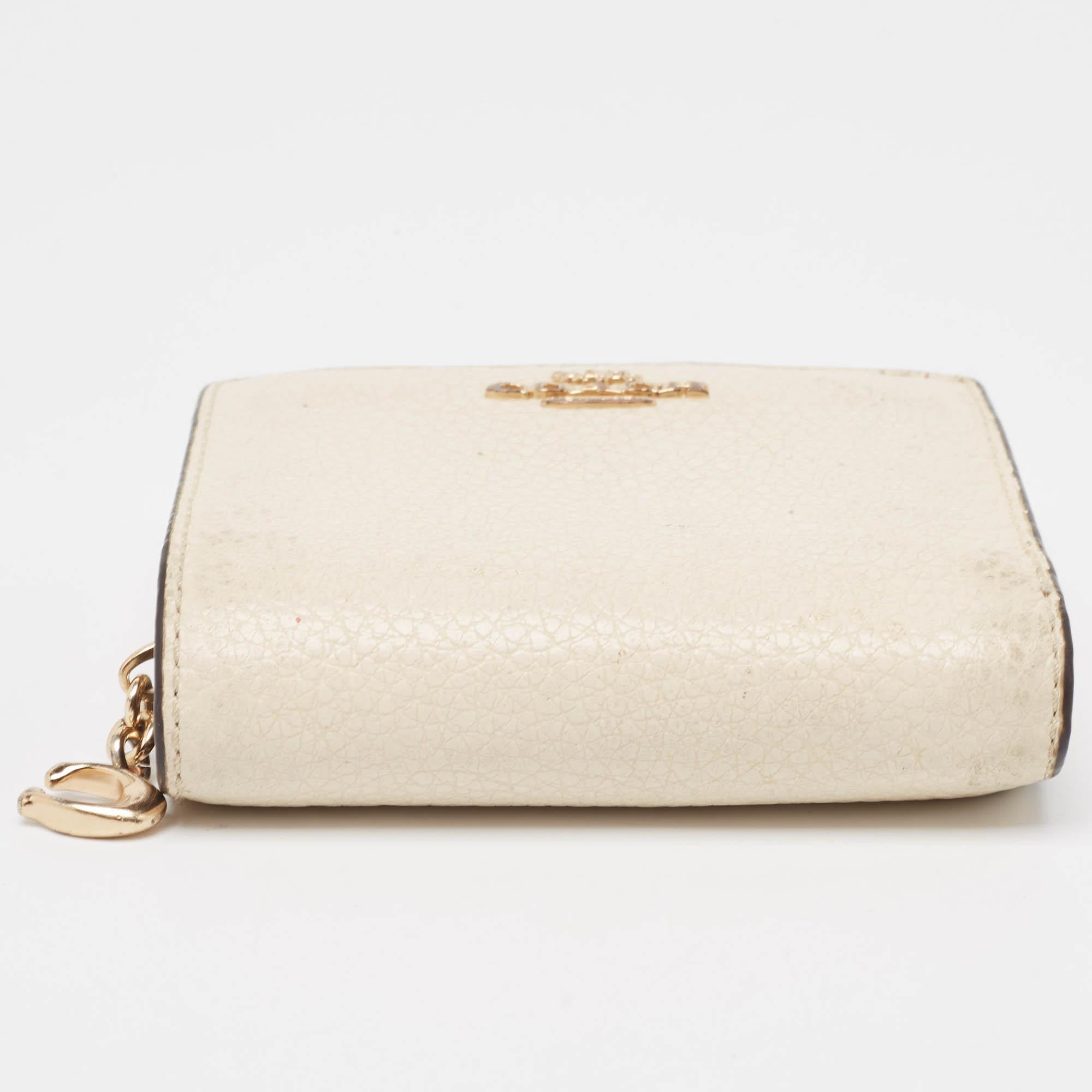 Coach Off White/Brown Leather Snap Compact Wallet For Sale 4
