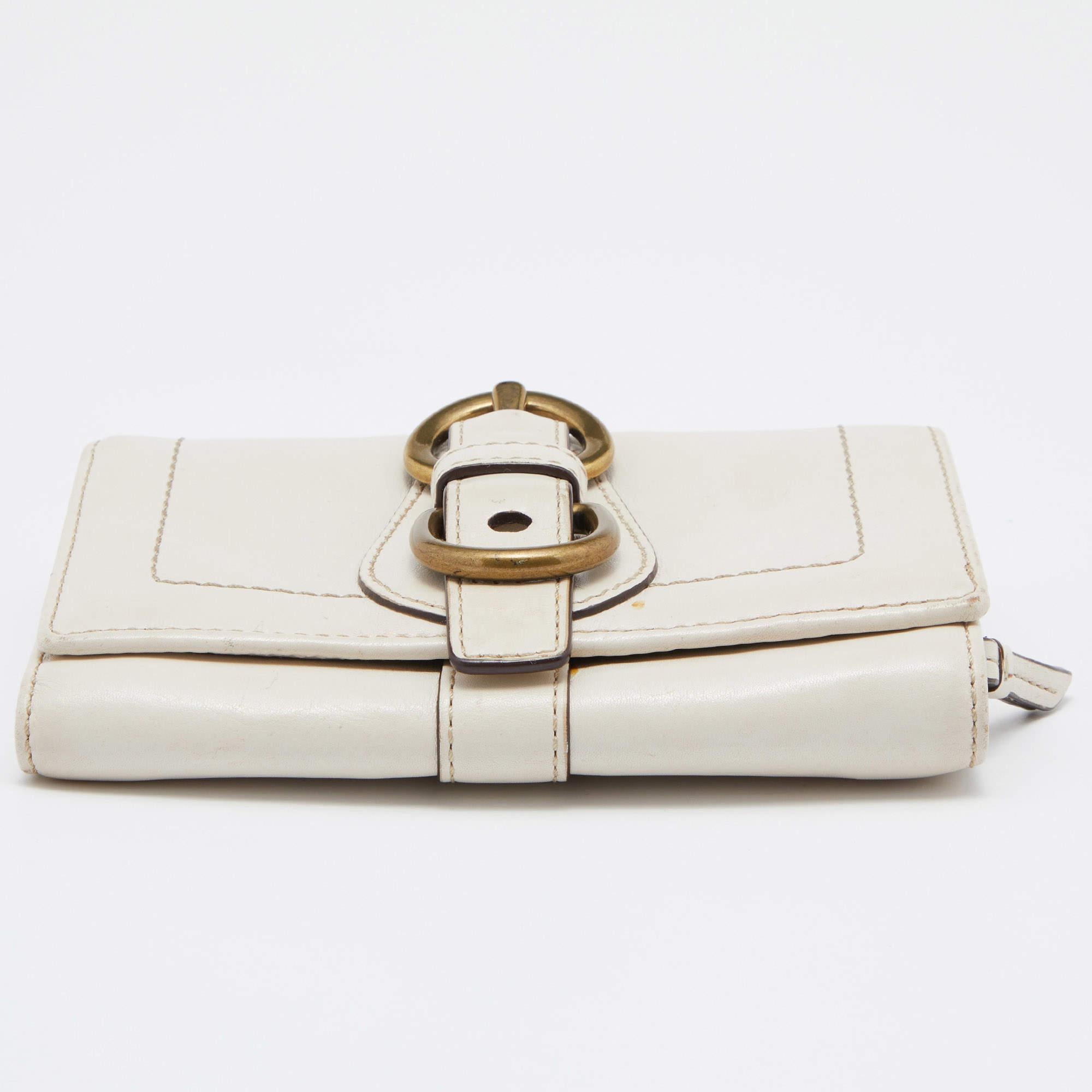 Coach Off White Leather Compact Wallet For Sale 3