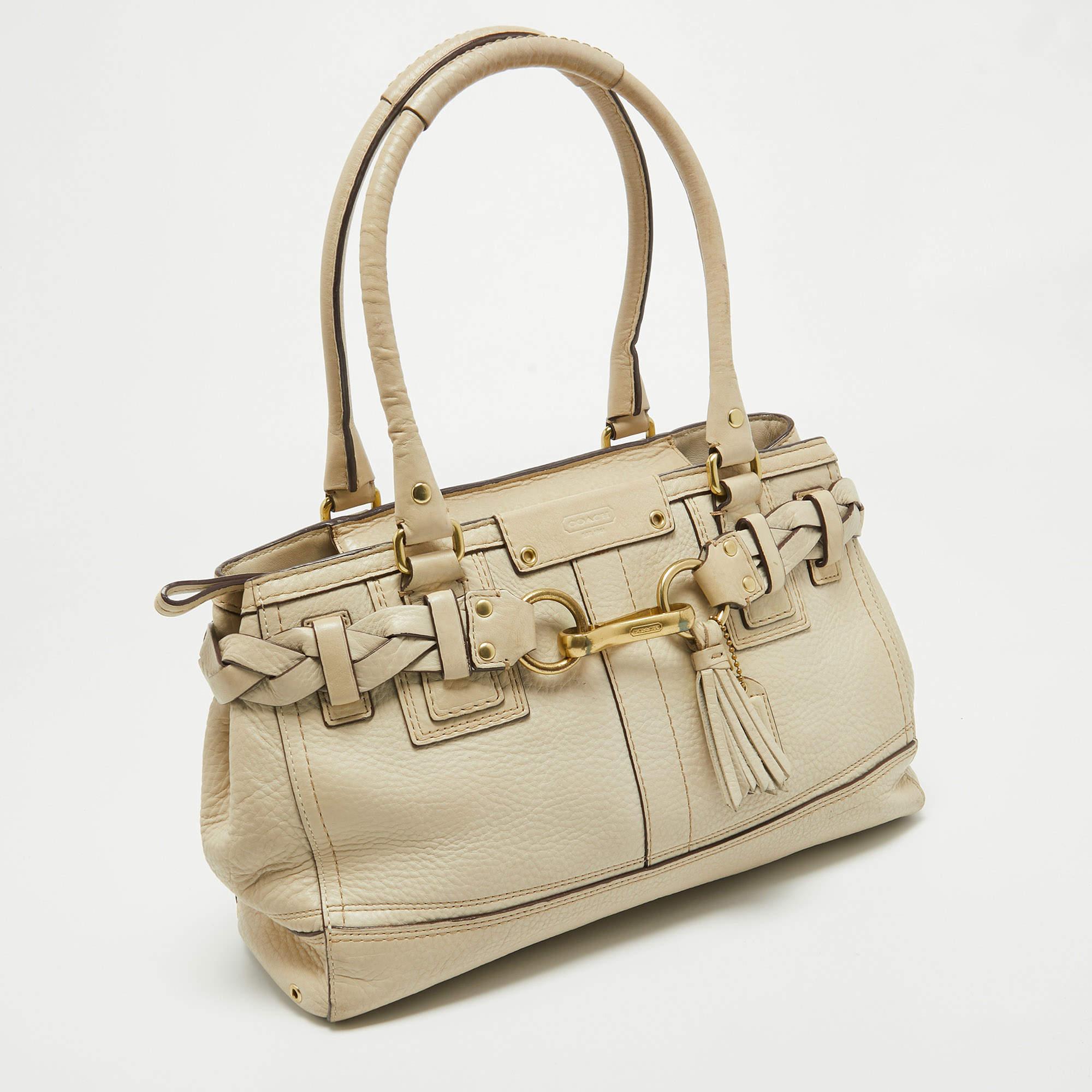 Coach Off White Leather Hampton Tote In Excellent Condition In Dubai, Al Qouz 2