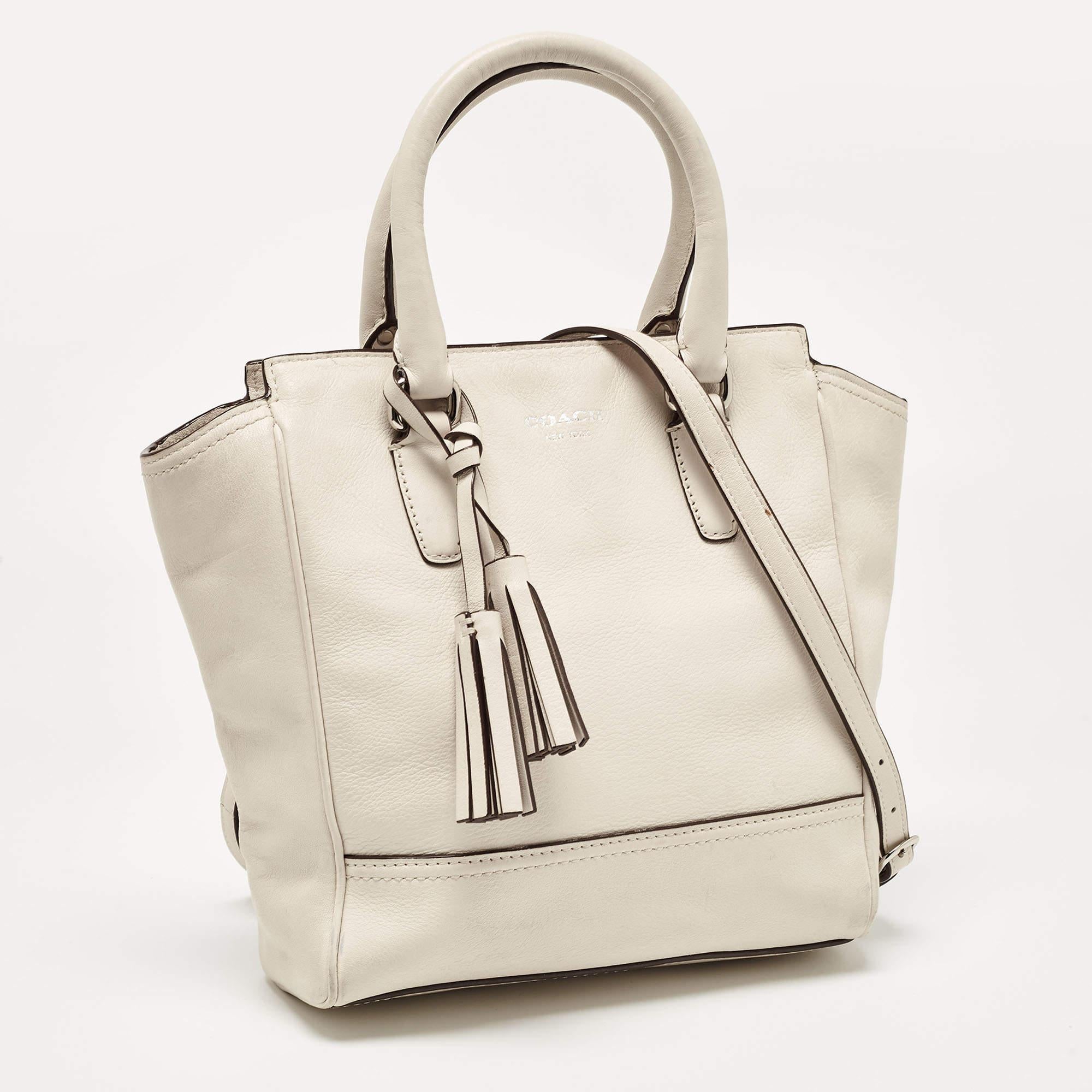 Coach Off White Leather Legacy Tassel Tote In Good Condition In Dubai, Al Qouz 2