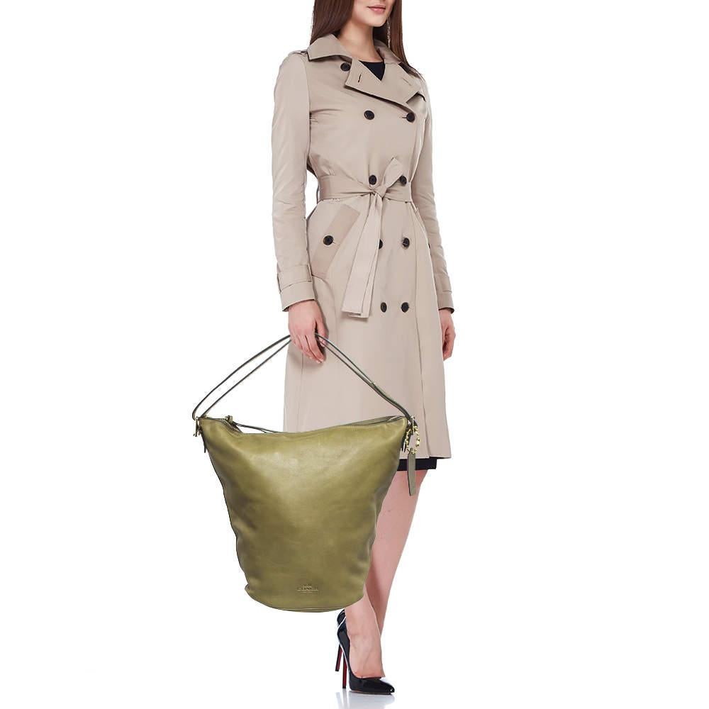 Designer bags are ideal companions for ample occasions! Here we have a fashion-meets-functionality piece crafted with precision. It has been equipped with a well-sized interior that can easily fit all your essentials.