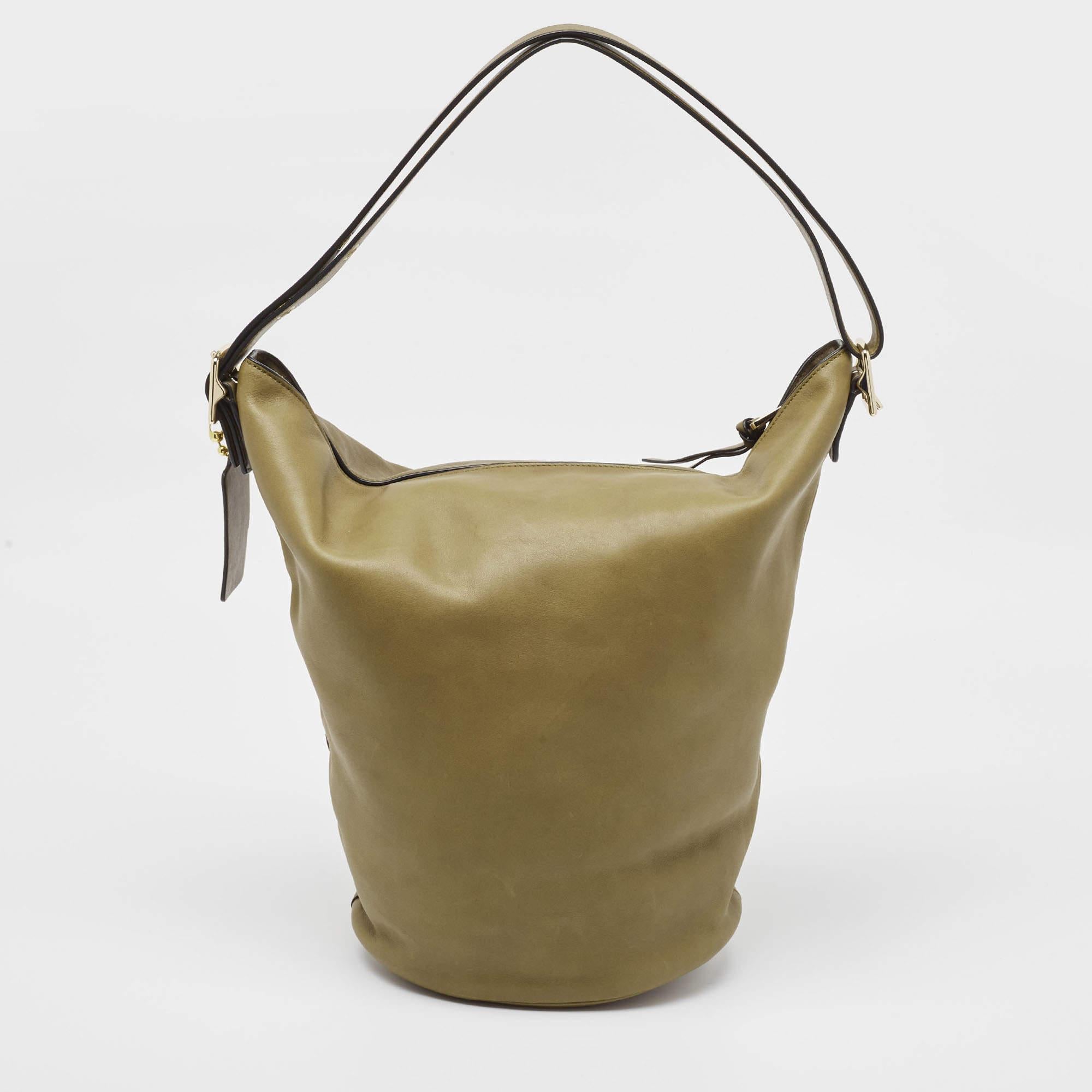Coach Olive Green Leather Bleecker Bucket Bag In Good Condition In Dubai, Al Qouz 2