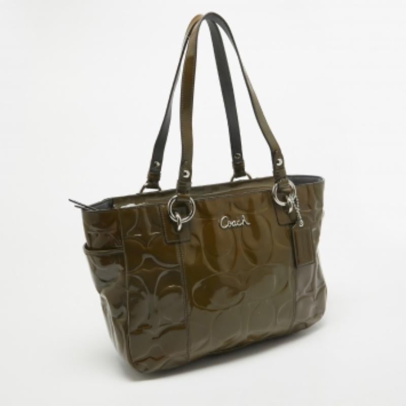 Bolso Coach verde oliva Op Art en charol estampado East West Gallery Tote en venta 4