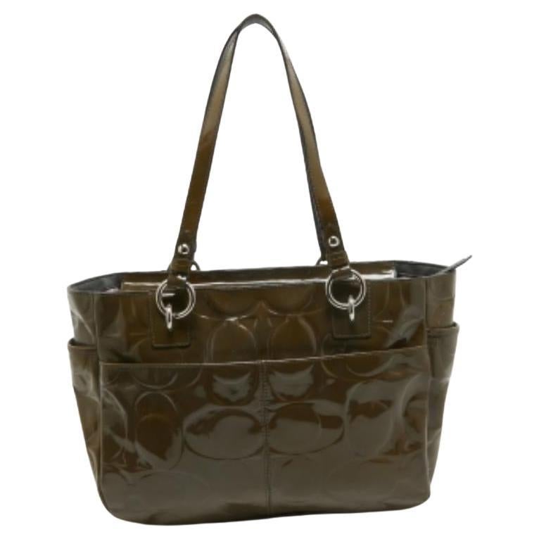 Bolso Coach verde oliva Op Art en charol estampado East West Gallery Tote en venta