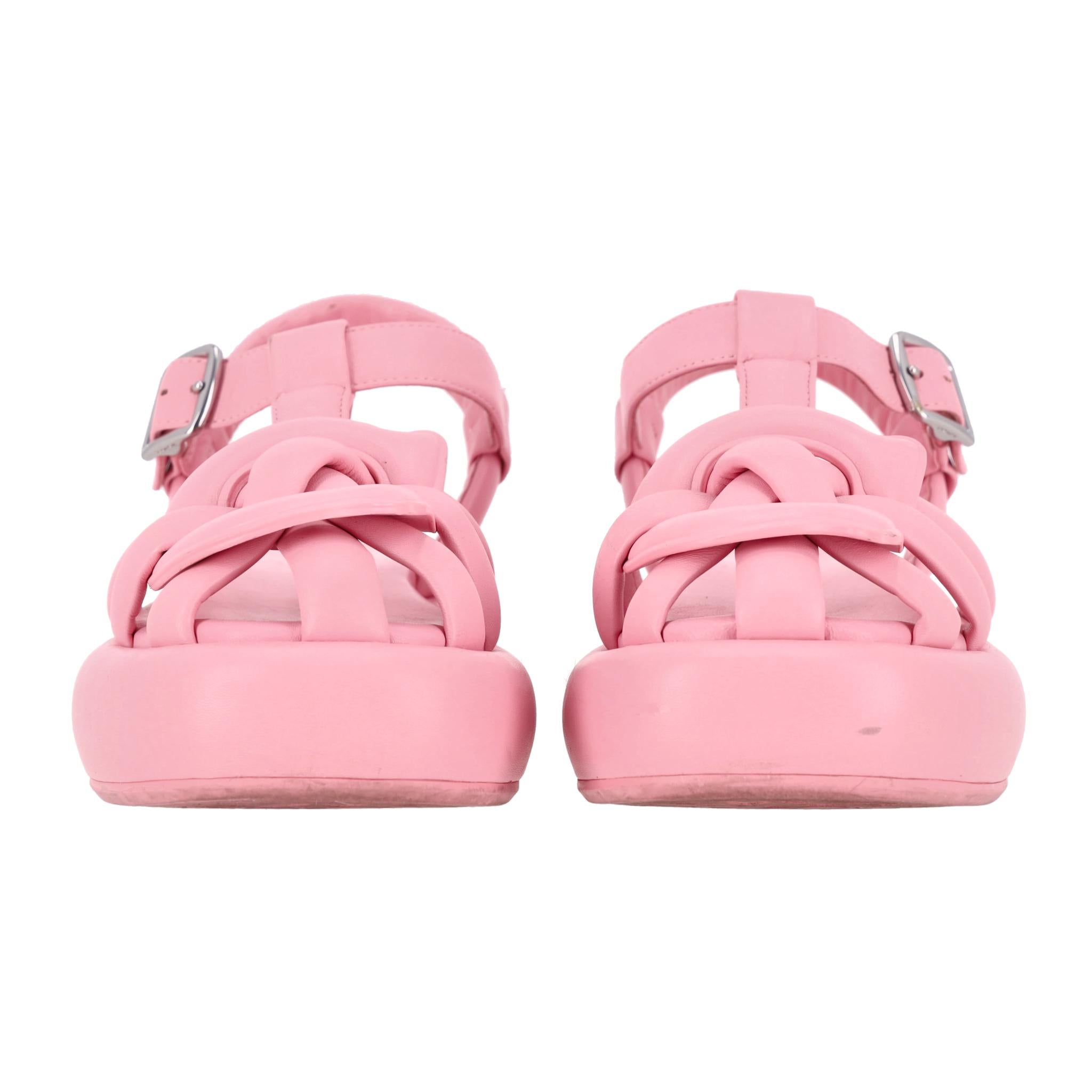 Coach Penney Flatform Leather Sandals

Pink, fisherman-inspired sandals crafted from plush leather.

Featuring woven straps adorned with Coach's signature pattern and 'Coach' engraved polished buckle fastening.

Flatform design with cushioned