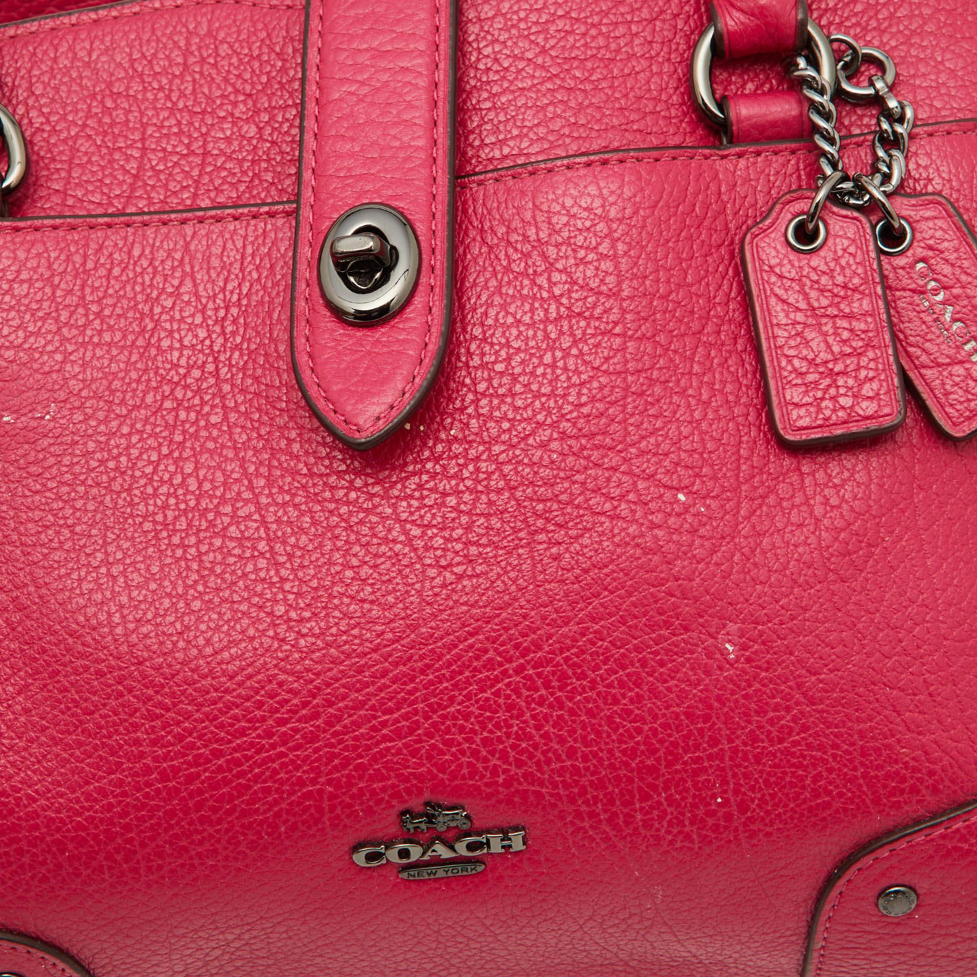 If you are looking for something that reflects chic and luxury then this satchel is a perfect choice. Crafted from premium materials it can be conveniently carried around and its interior is spaciously sized to house your belongings with ease.
