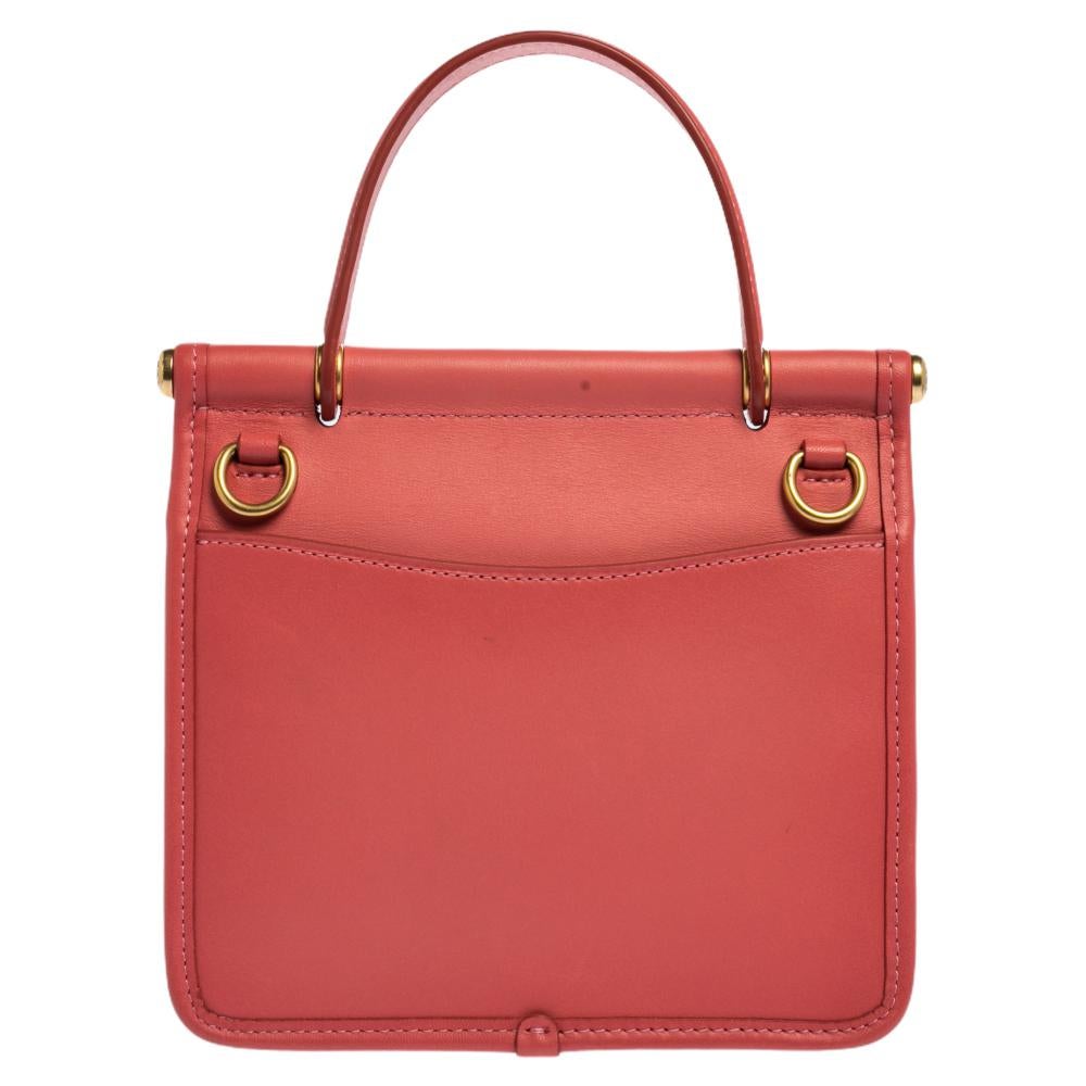 Die Coach Willis Tasche ist aus der Coach Originals Linie:: die das reiche Erbe der Marke durch Taschen aus den Archiven feiert. Dieser Willis stammt ebenfalls aus den Archiven und wurde klassisch und doch neu interpretiert. Sie ist aus Leder als