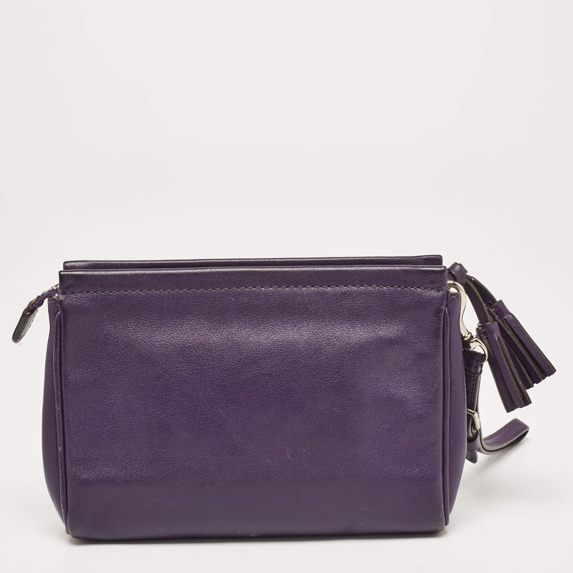 Coach Purple Leather Wristlet Clutch In Fair Condition For Sale In Dubai, Al Qouz 2