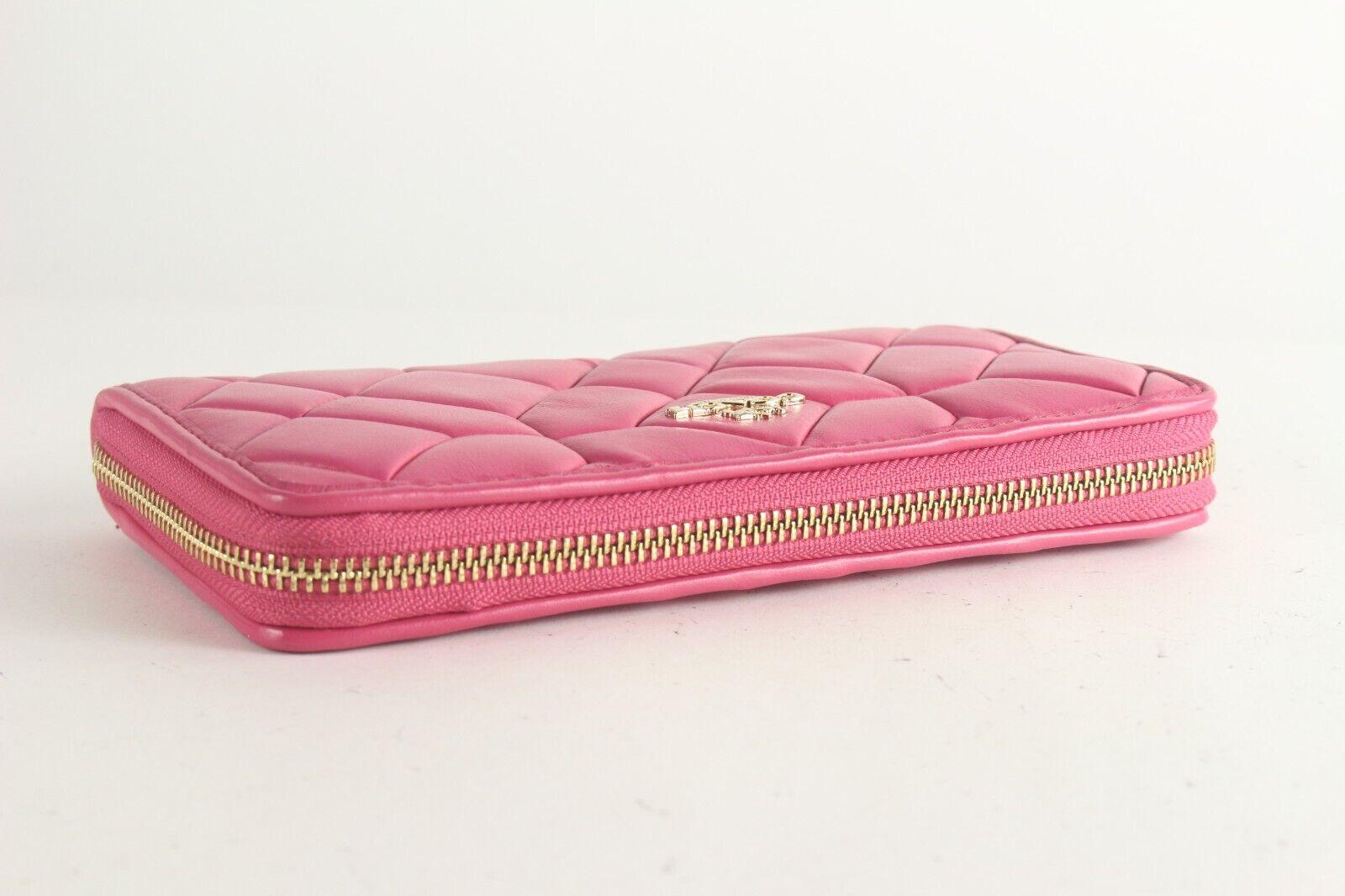 COACH Quilted Pink Zipp Wallet 1CO726K In Good Condition For Sale In Dix hills, NY