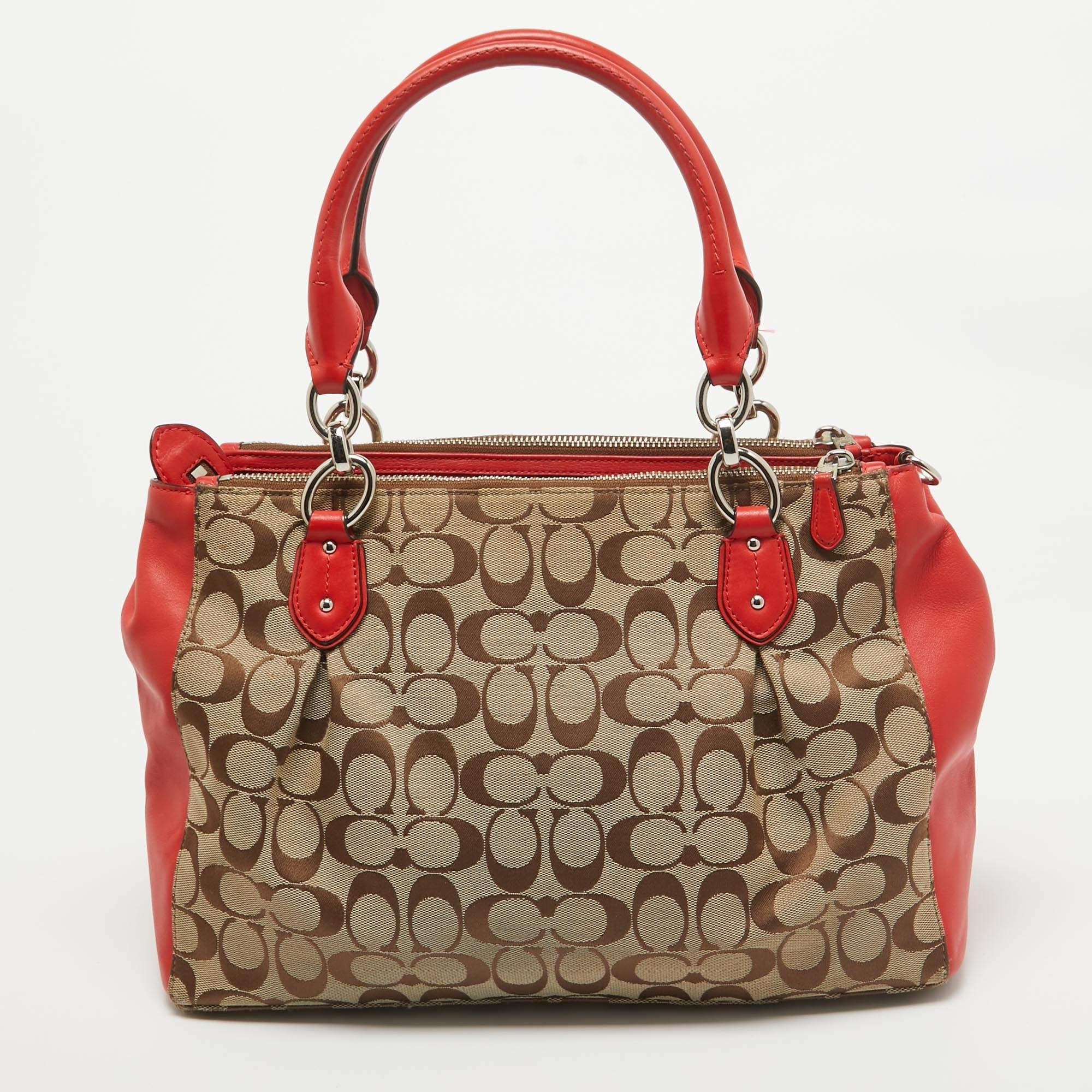 Coach Red/Beige Signature Canvas and Leather Large Christie Caryall Tote In Good Condition For Sale In Dubai, Al Qouz 2