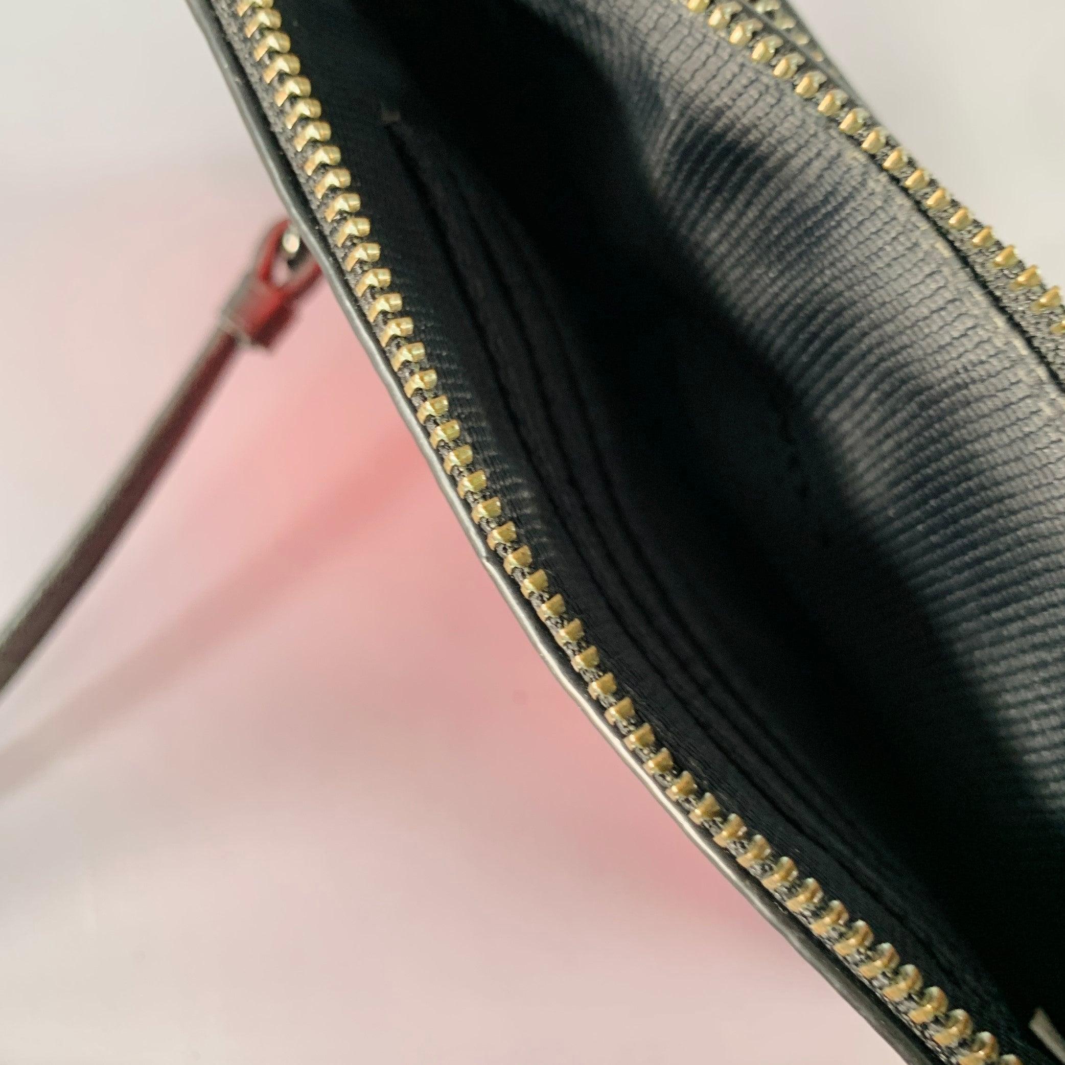 COACH Red Black Zip Up Wristlet Wallet In Good Condition For Sale In San Francisco, CA