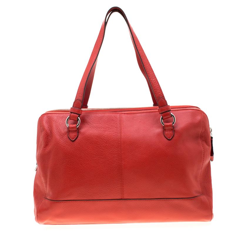 A versatile accessory, you can use this luxurious red leather bag for multiple occasions. The smooth satin interior comes with three zip compartments for you to house your essentials in an organized manner. Coach is known for its perfection in