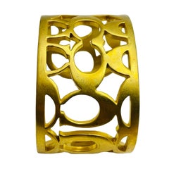 Bracelet manchette de défilé signé COACH vintage en or mat avec logo