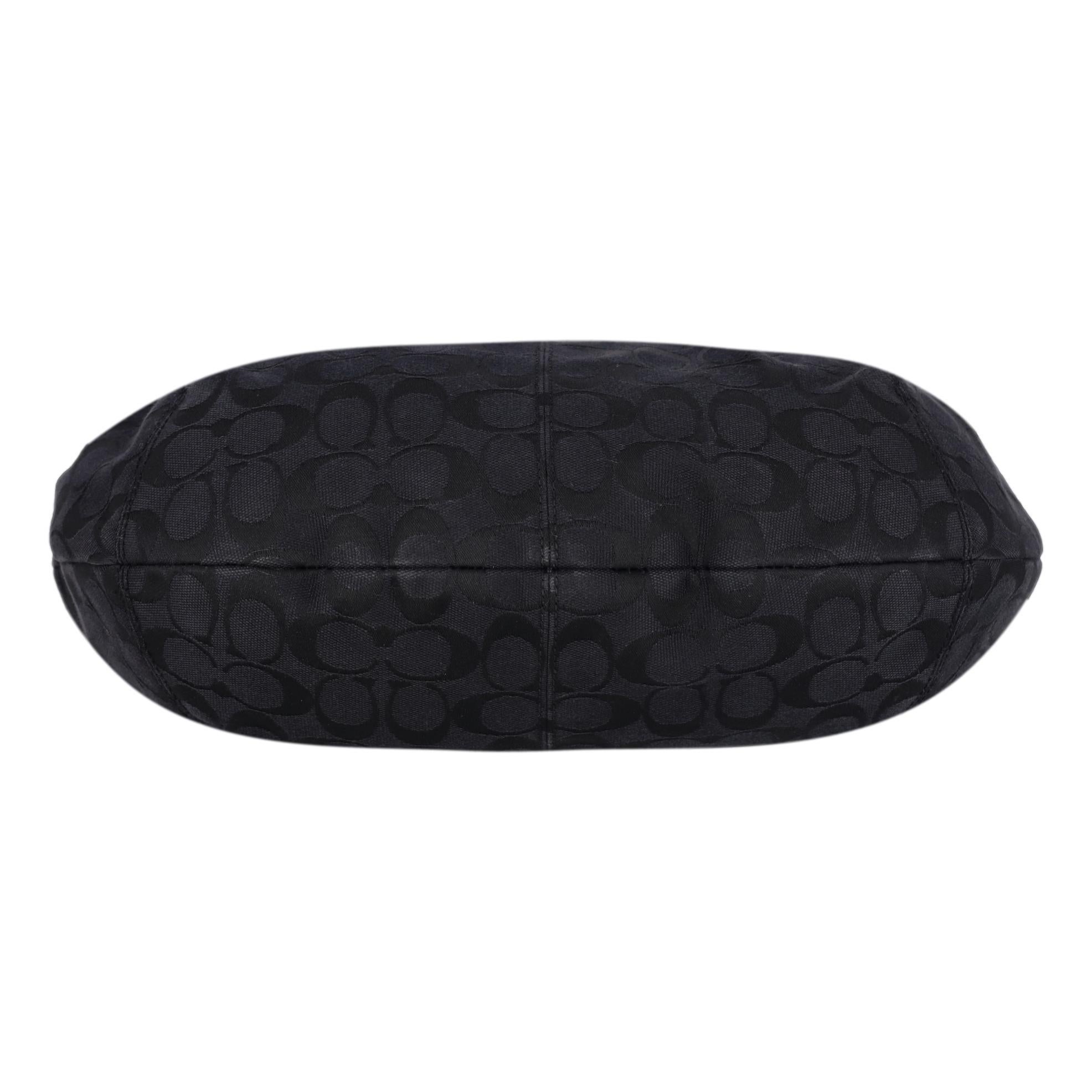 Sac hobo Coach Soho Monogram Jacquard Excellent état - En vente à London, GB