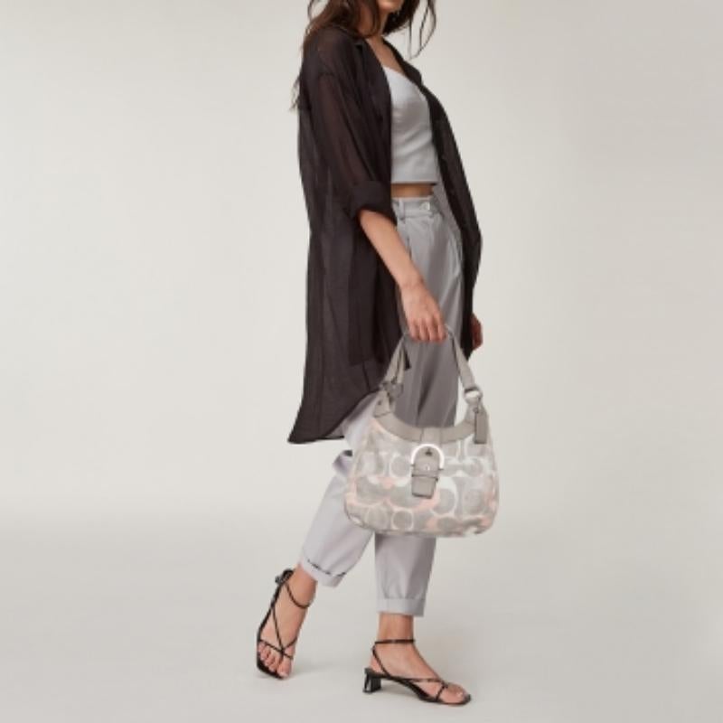 Step out in style with this hobo from Coach. It is crafted from signature coated fabric and leather and styled in a relaxed structure. The bag, equipped with two handles and a fabric-lined interior that houses a pocket, is perfect to flaunt on your